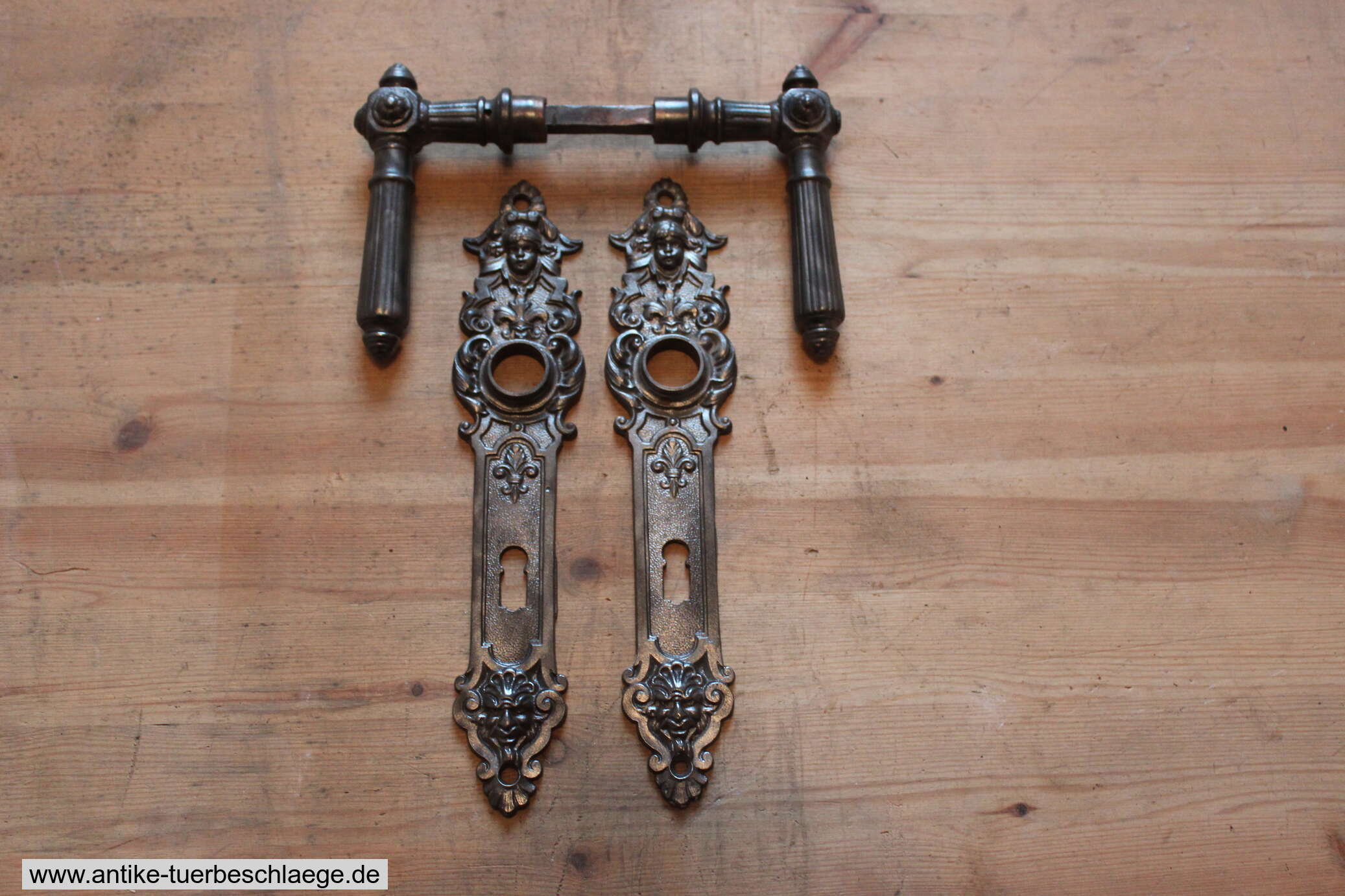 Antike Türklinke  Gründerzeit mit Putte / Teufel 2 – Ansicht 1