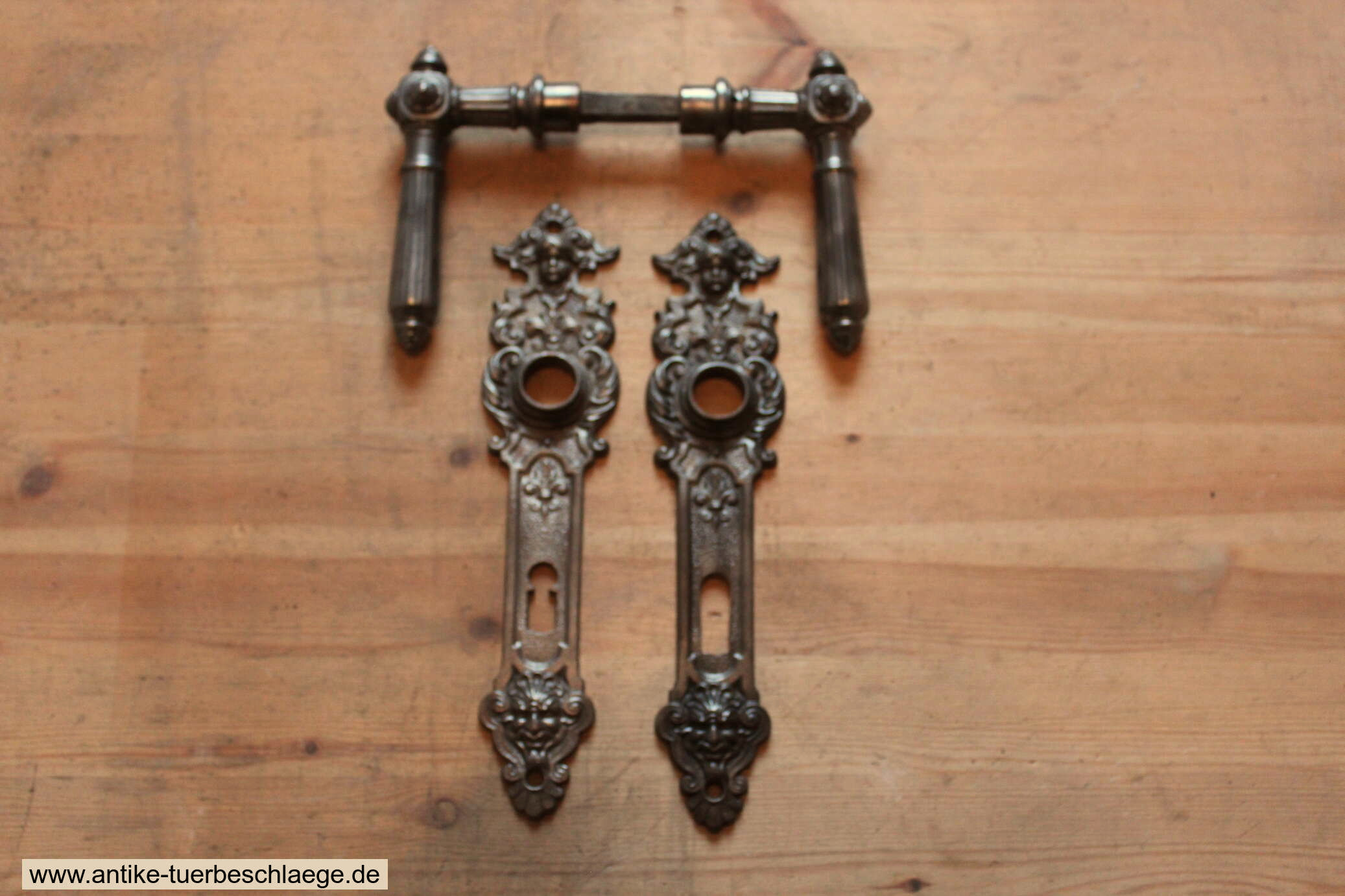 Antike Türklinke  Gründerzeit mit Putte / Teufel 4 – Ansicht 1