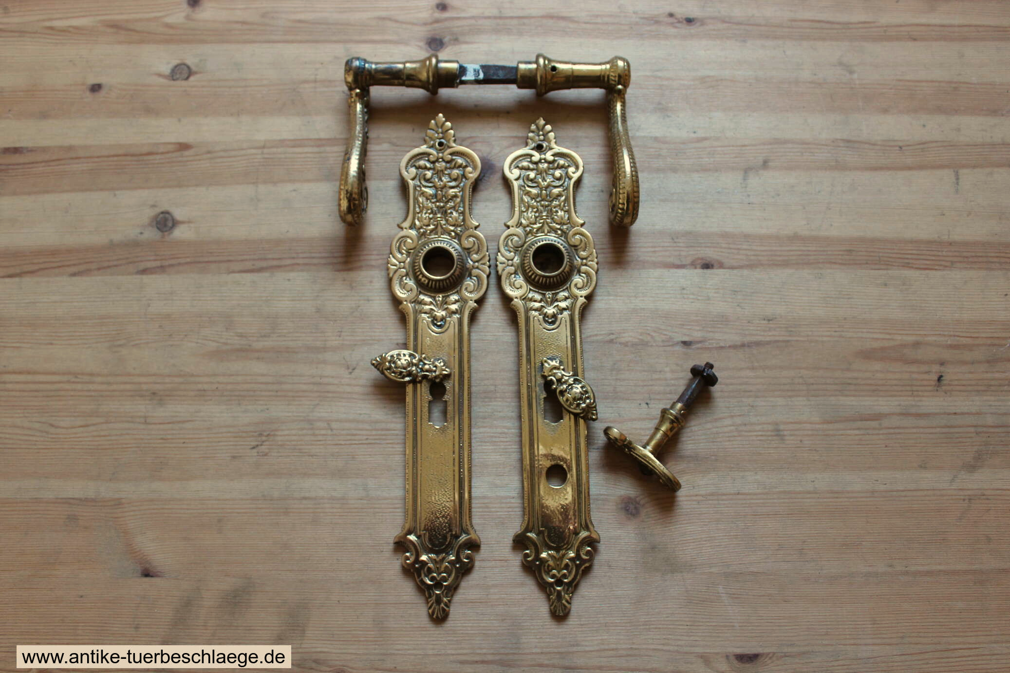 Seltene Gründerzeitgarnitur mit 72mm Lochabstand  ca. 1890 #1 – Ansicht 1