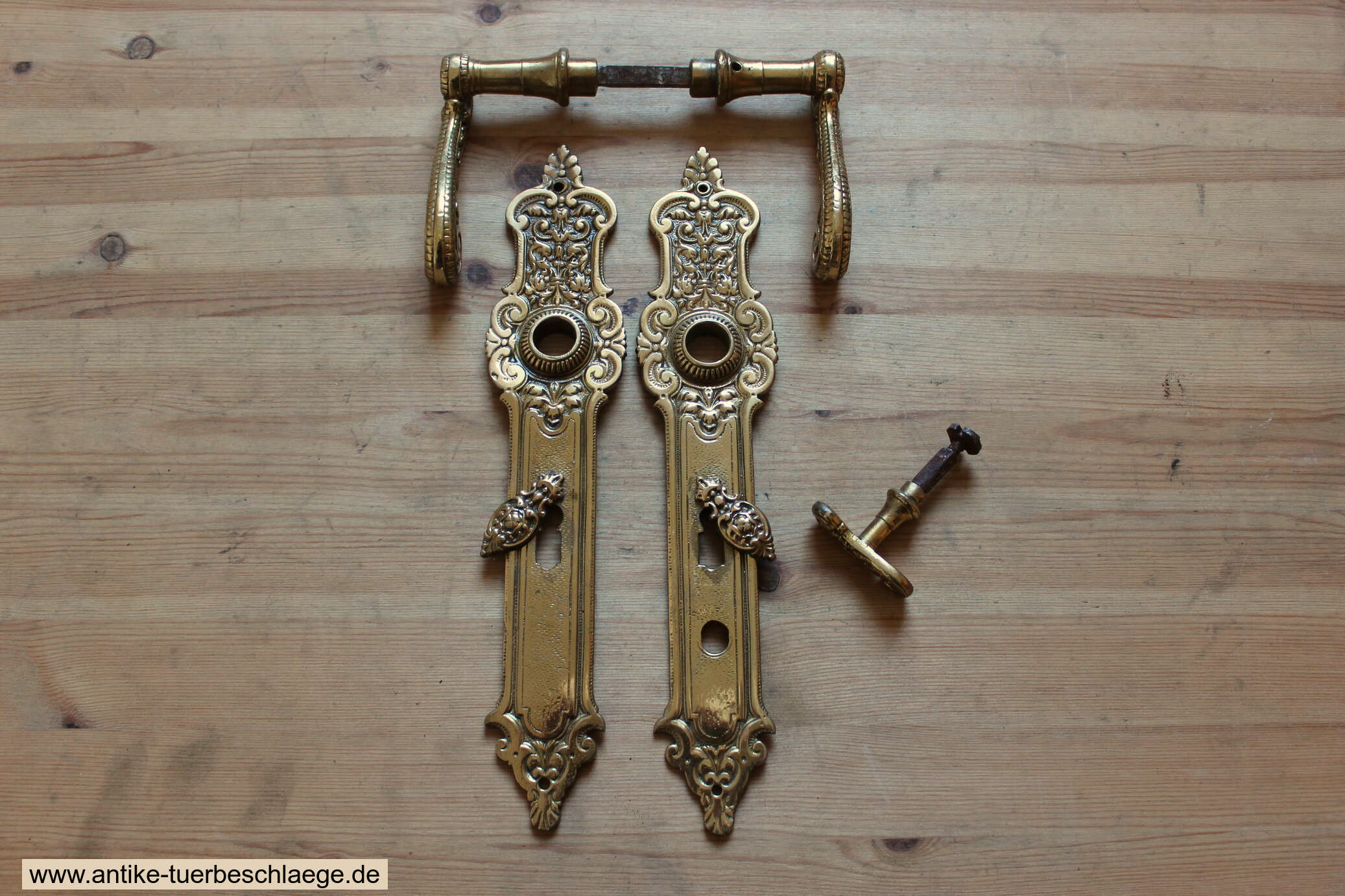 Seltene Gründerzeitgarnitur mit 72mm Lochabstand  ca. 1890 #2 – Ansicht 1