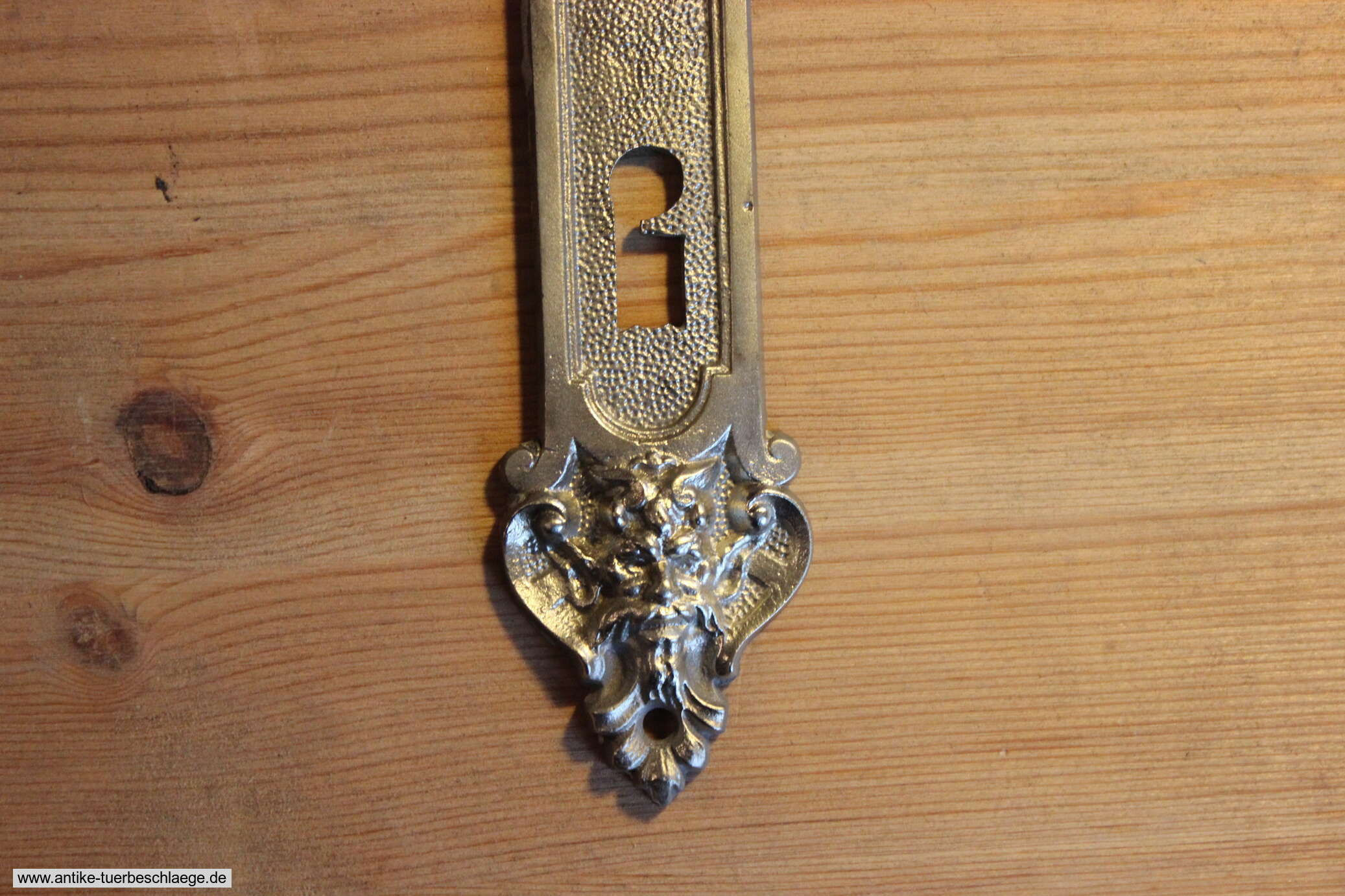 antike Drückergarnitur Engel / Teufel (Gründerzeit um 1890) – Ansicht 3