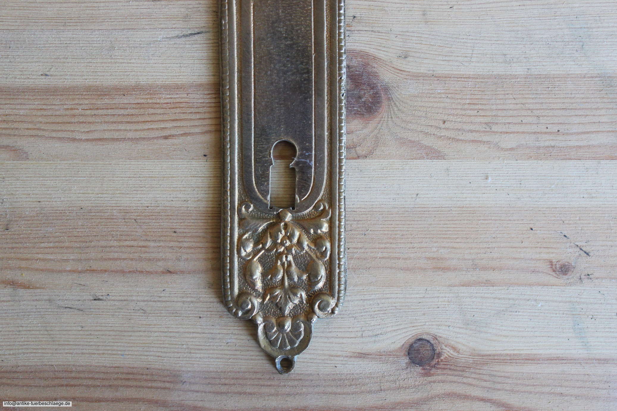 Historischer Türbeschlag, antike Türklinke aus der Gründerzeit um 1870 – Ansicht 3