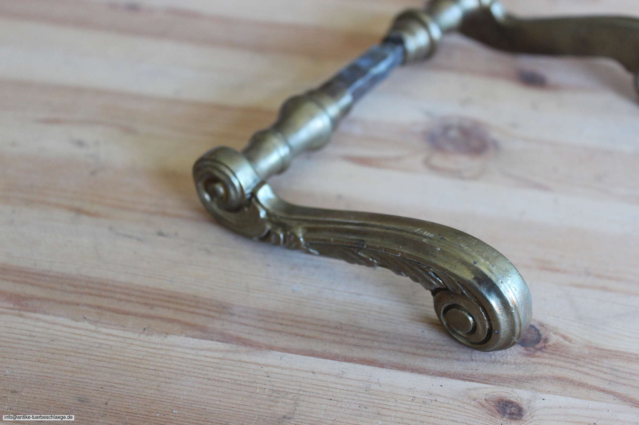 Historischer Türbeschlag, antike Türklinke aus der Gründerzeit um 1870 – Ansicht 5