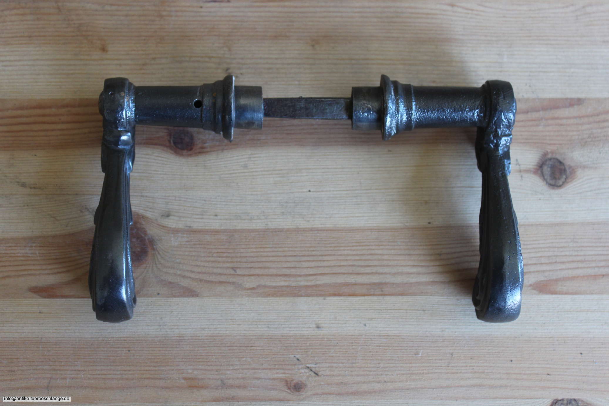 Historischer Türbeschlag, antike Türklinke aus der Gründerzeit um 1890 – Ansicht 4