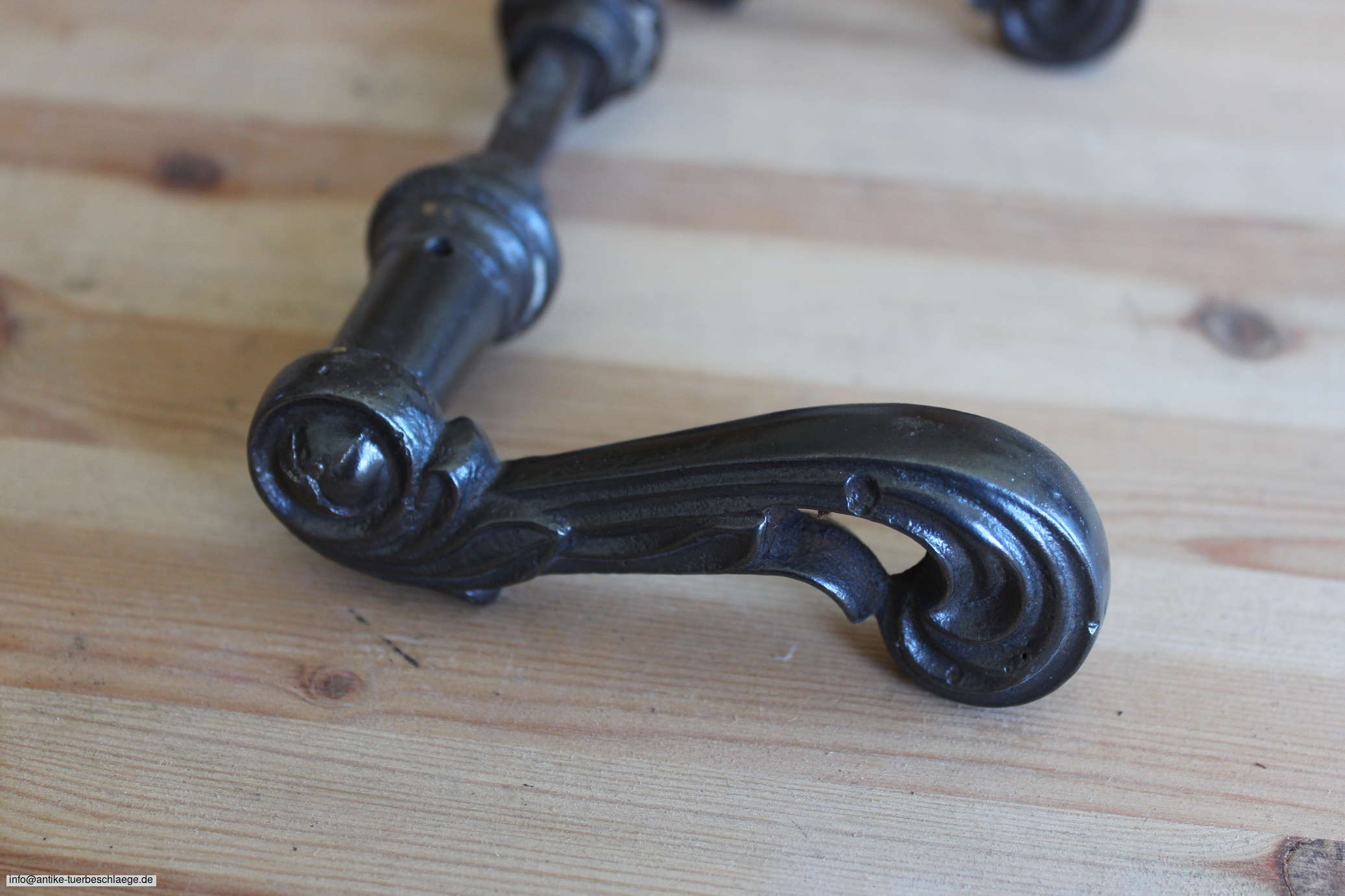 Historischer Türbeschlag, antike Türklinke aus der Gründerzeit um 1890 – Ansicht 5
