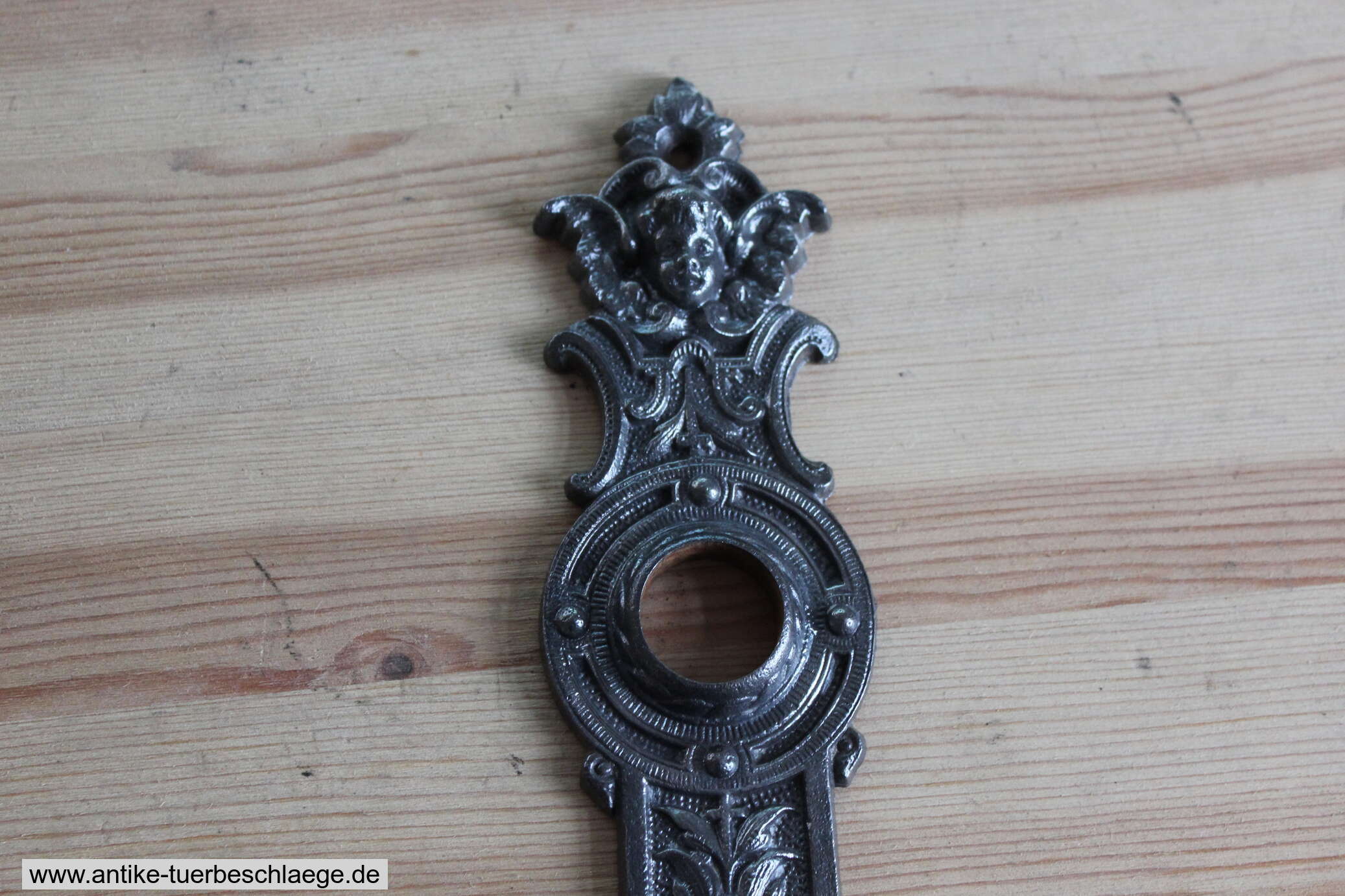 Antike Türdrückergarnitur (Gründerzeit um 1890) 72mm – Ansicht 2