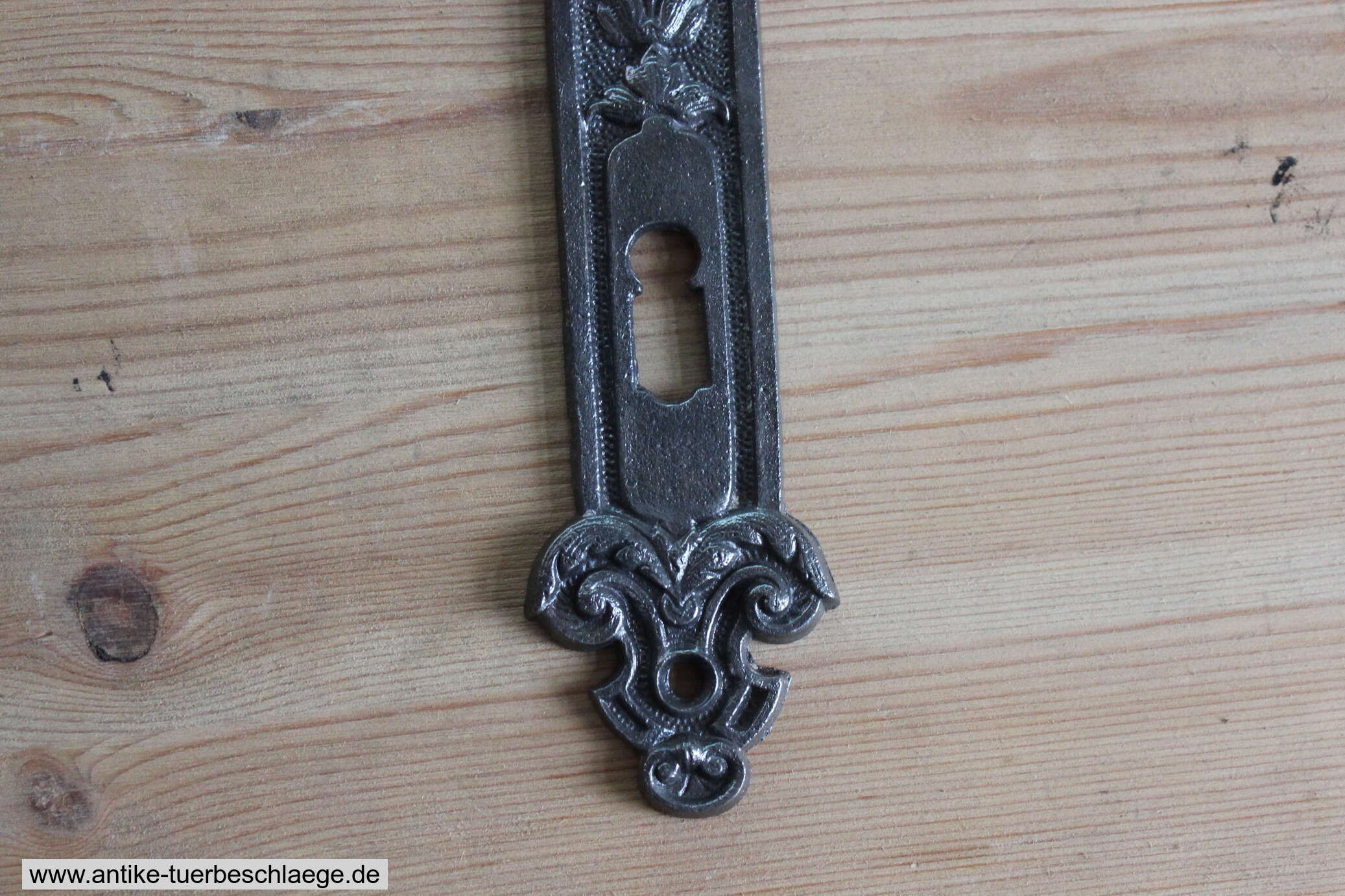 Antike Türdrückergarnitur (Gründerzeit um 1890) 72mm – Ansicht 3