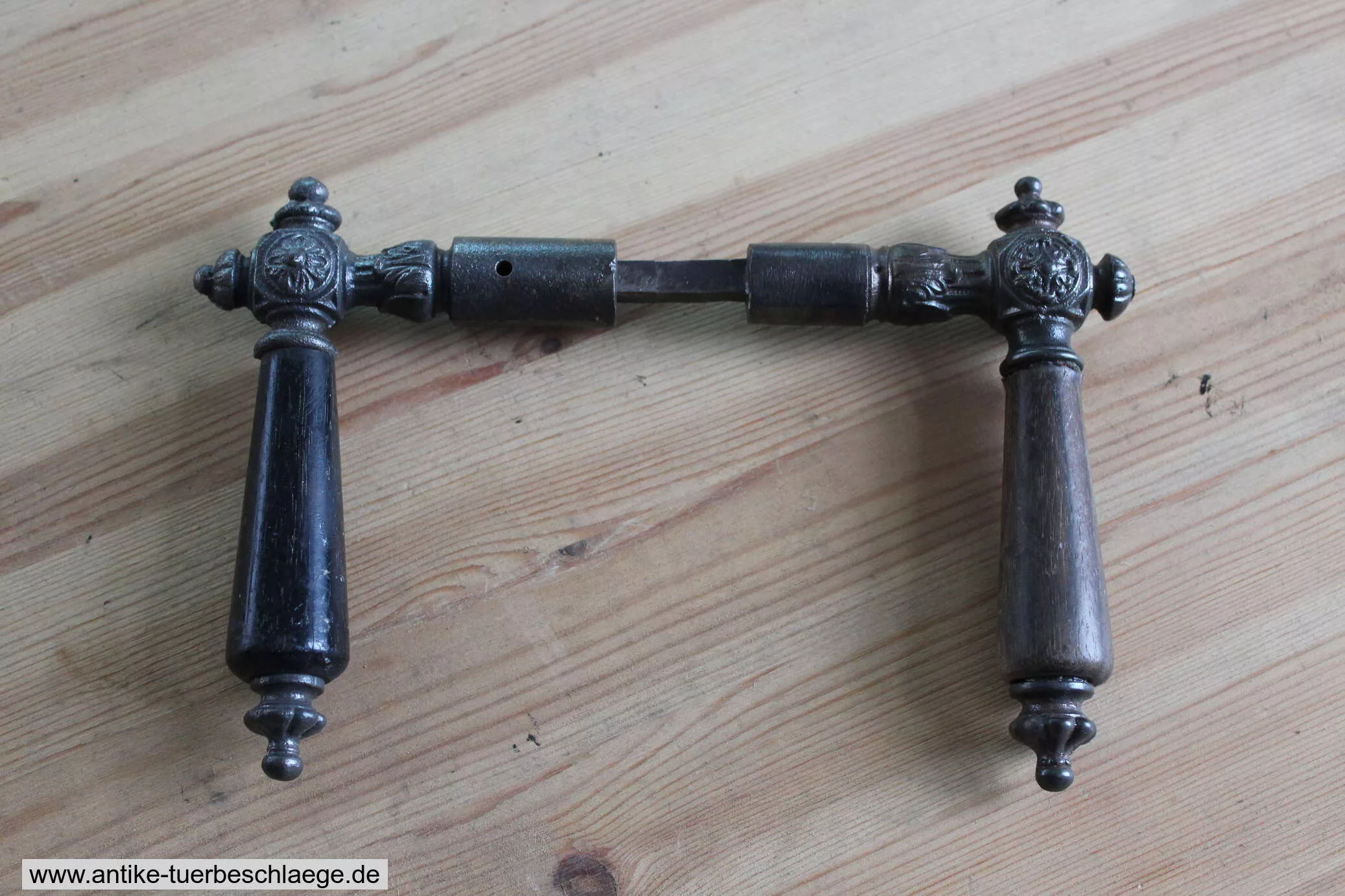 Antike Türdrückergarnitur (Gründerzeit um 1890) 72mm – Ansicht 4