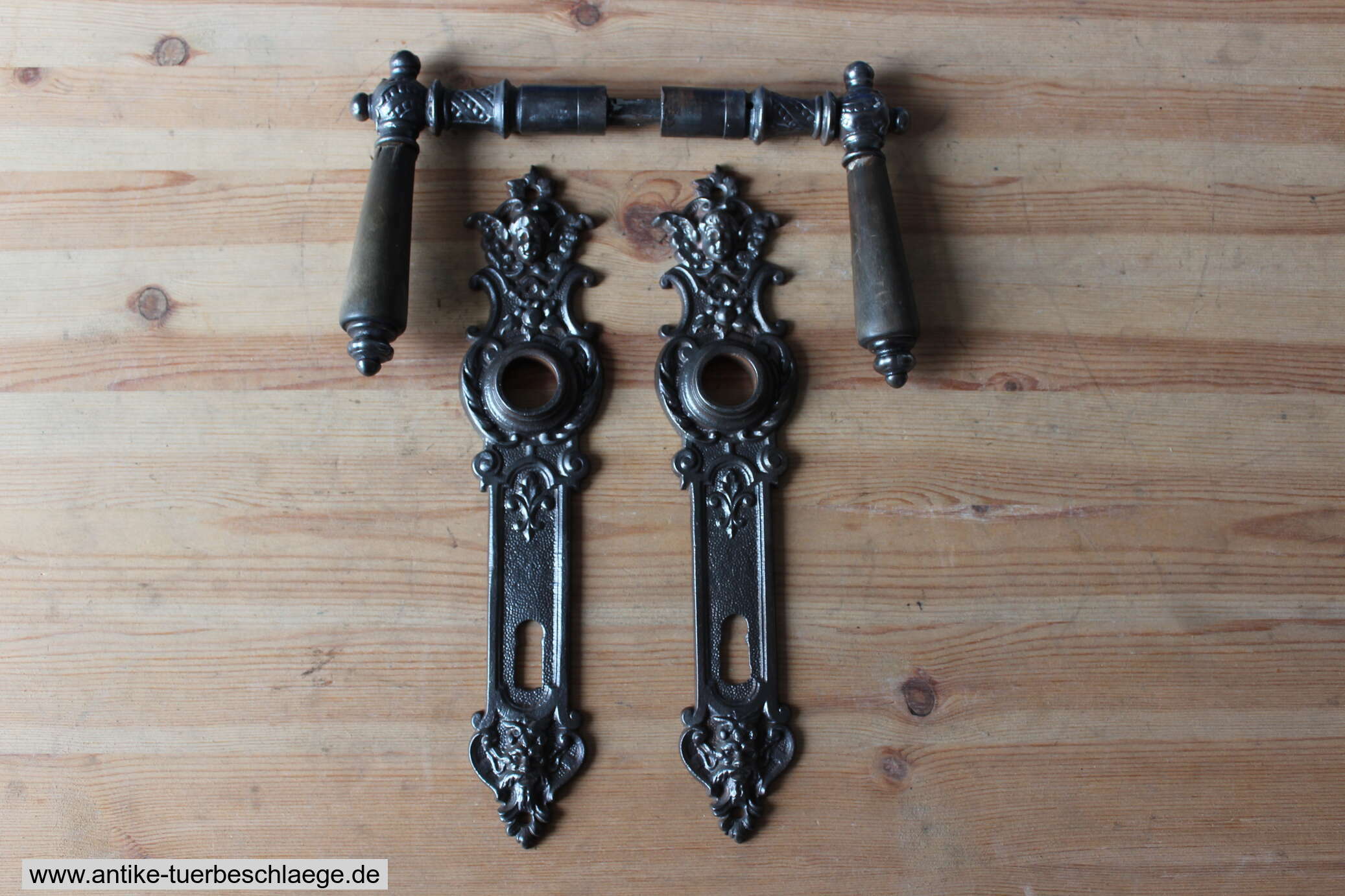 Antike Türdrückergarnitur Himmel&Hölle (Engels- und Teufekskopf) #1 – Ansicht 1