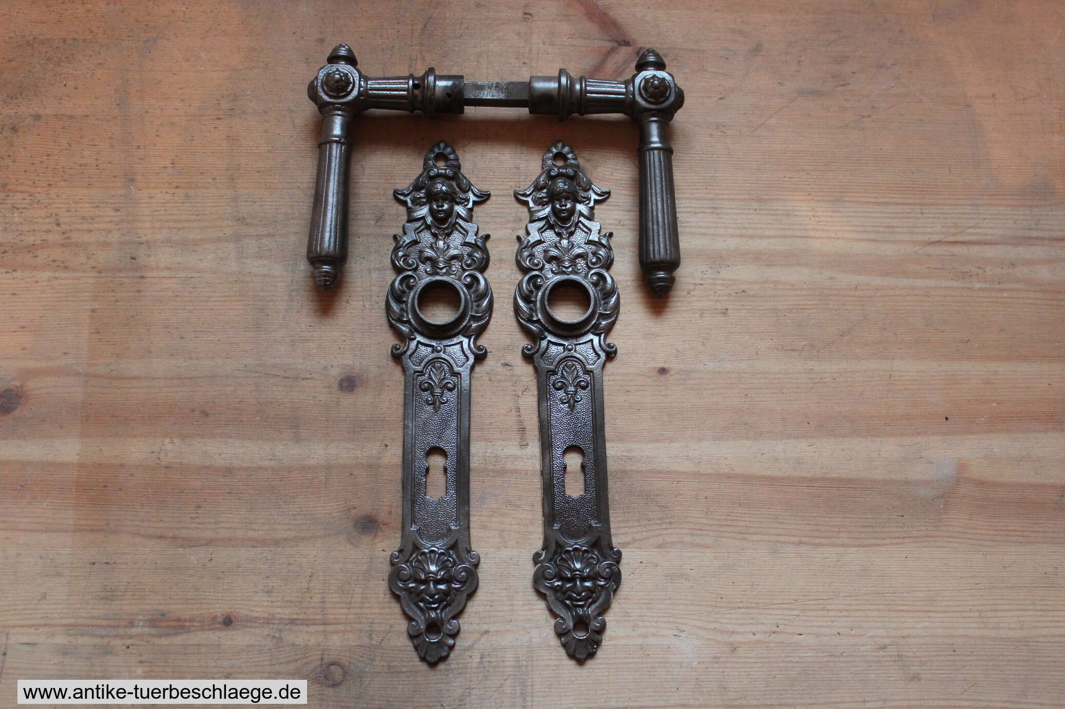 Antike Türklinke  Gründerzeit mit Putte / Teufel 1 – Ansicht 1