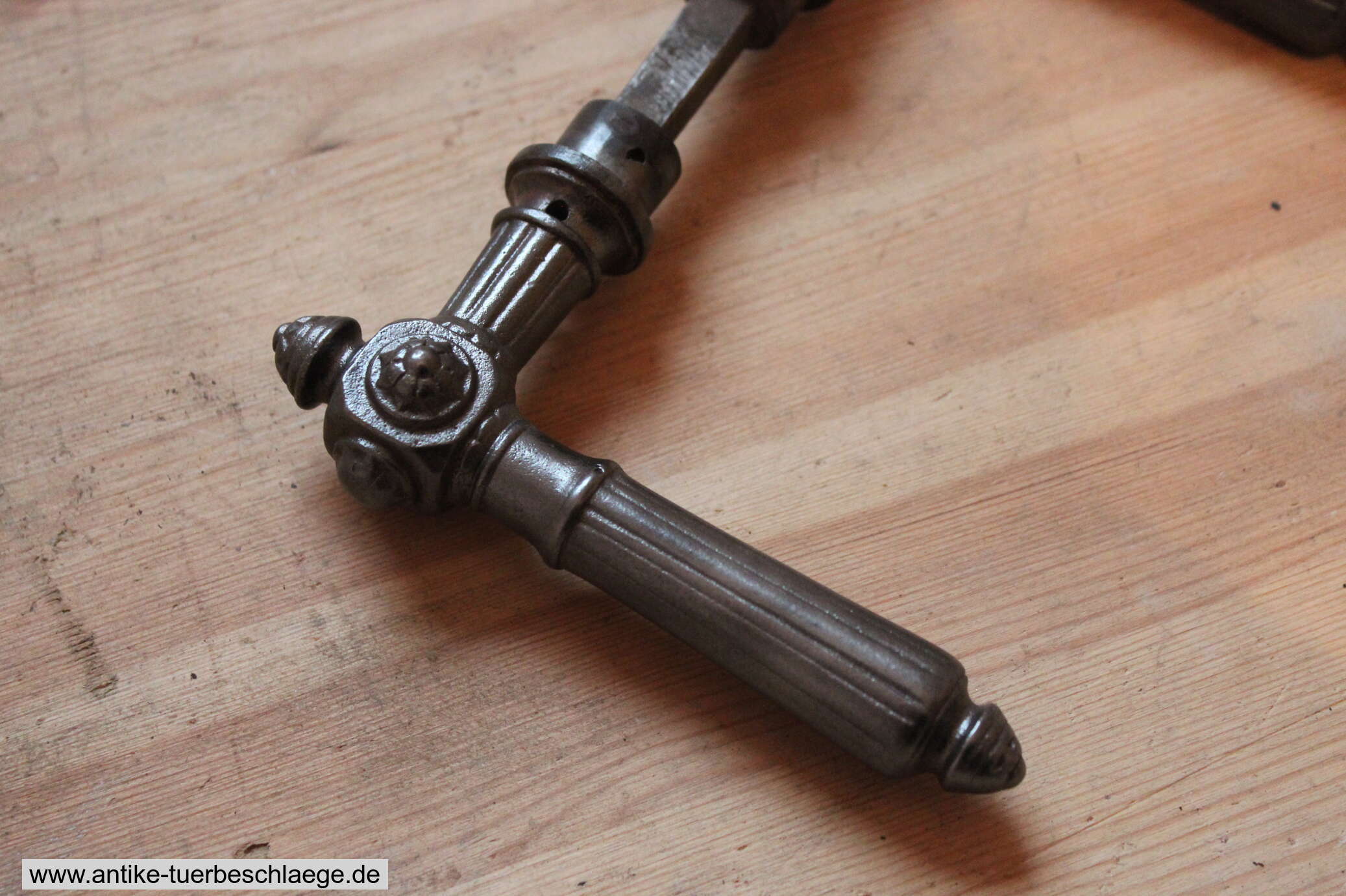 Antike Türklinke  Gründerzeit mit Putte / Teufel 1 – Ansicht 5