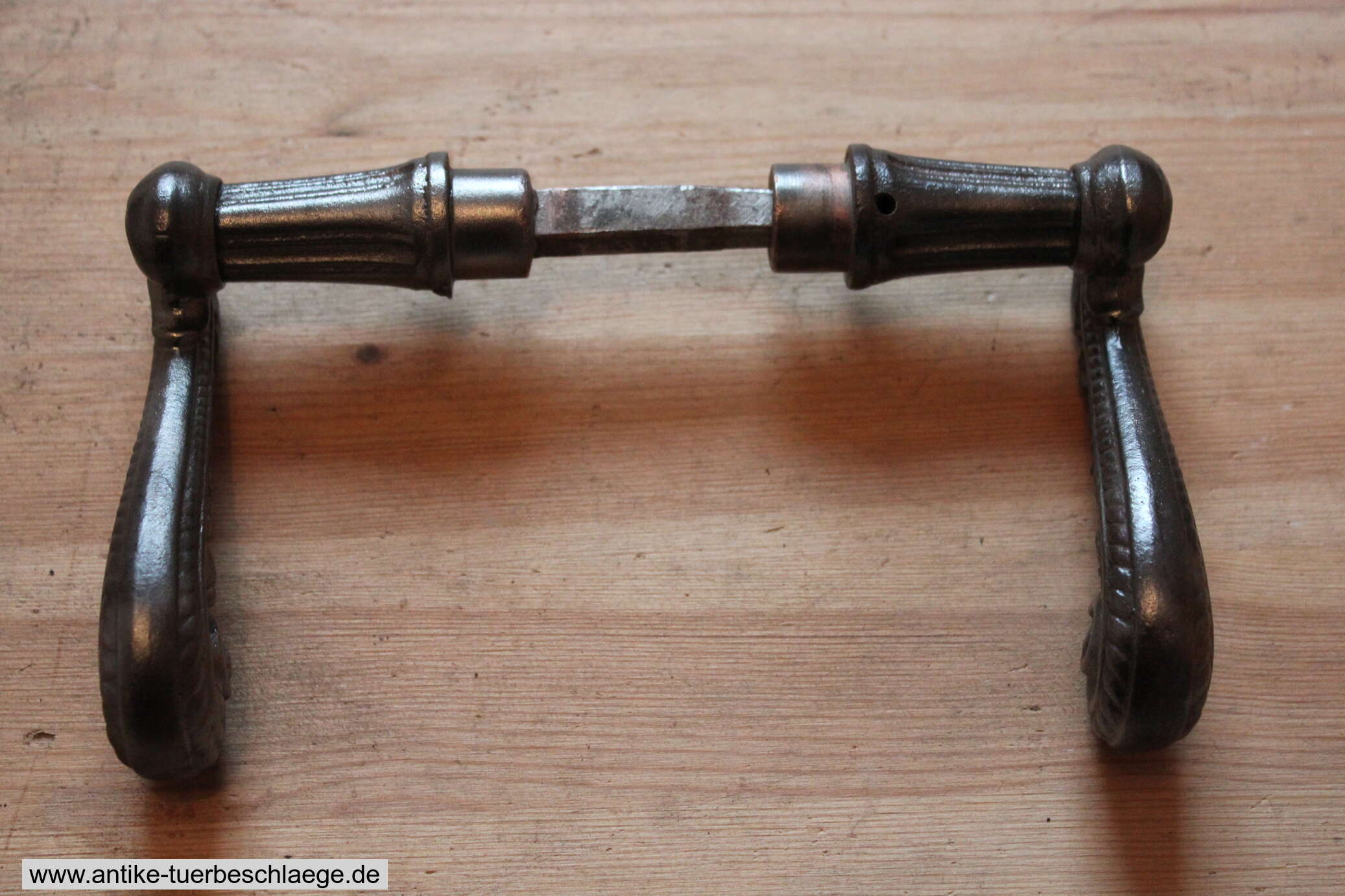 Antike Türklinke  Gründerzeit mit Löwenkopfmuster – Ansicht 4