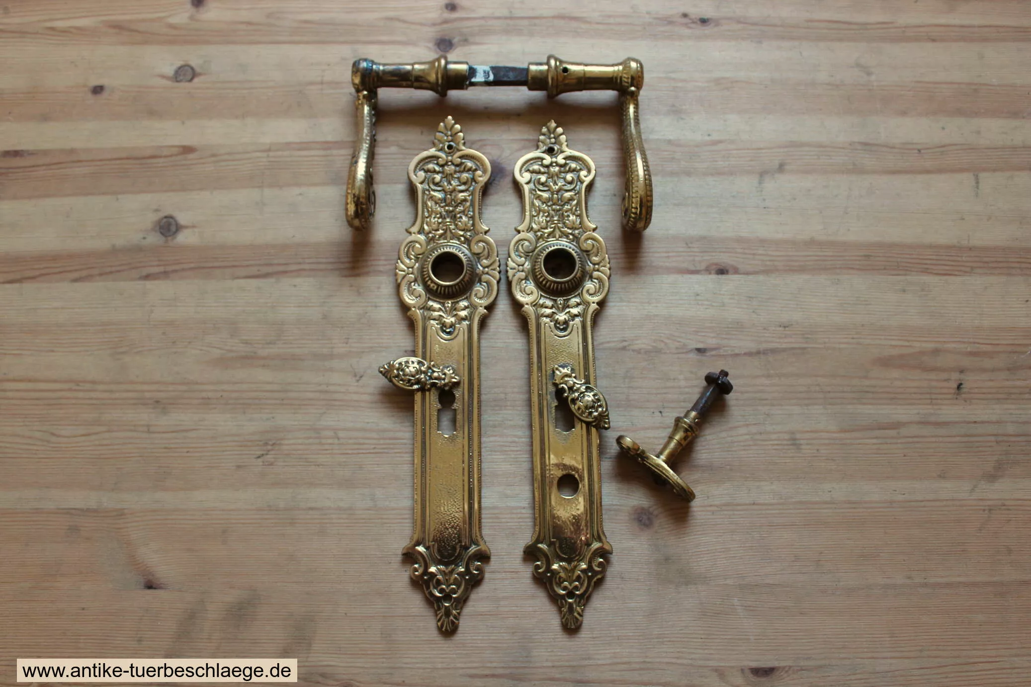 Seltene Gründerzeitgarnitur mit 72mm Lochabstand  ca. 1890 #1 – Ansicht 1