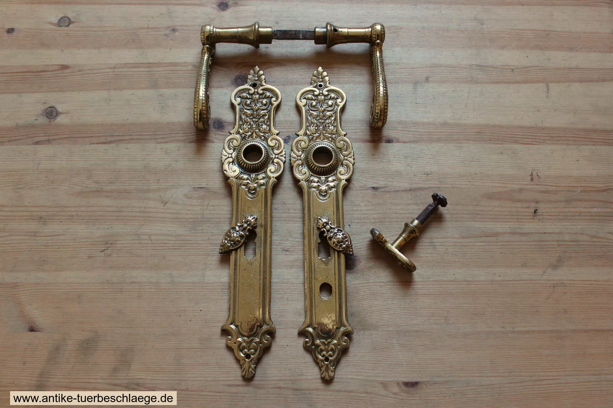 Seltene Gründerzeitgarnitur mit 72mm Lochabstand  ca. 1890 #2 – Ansicht 1