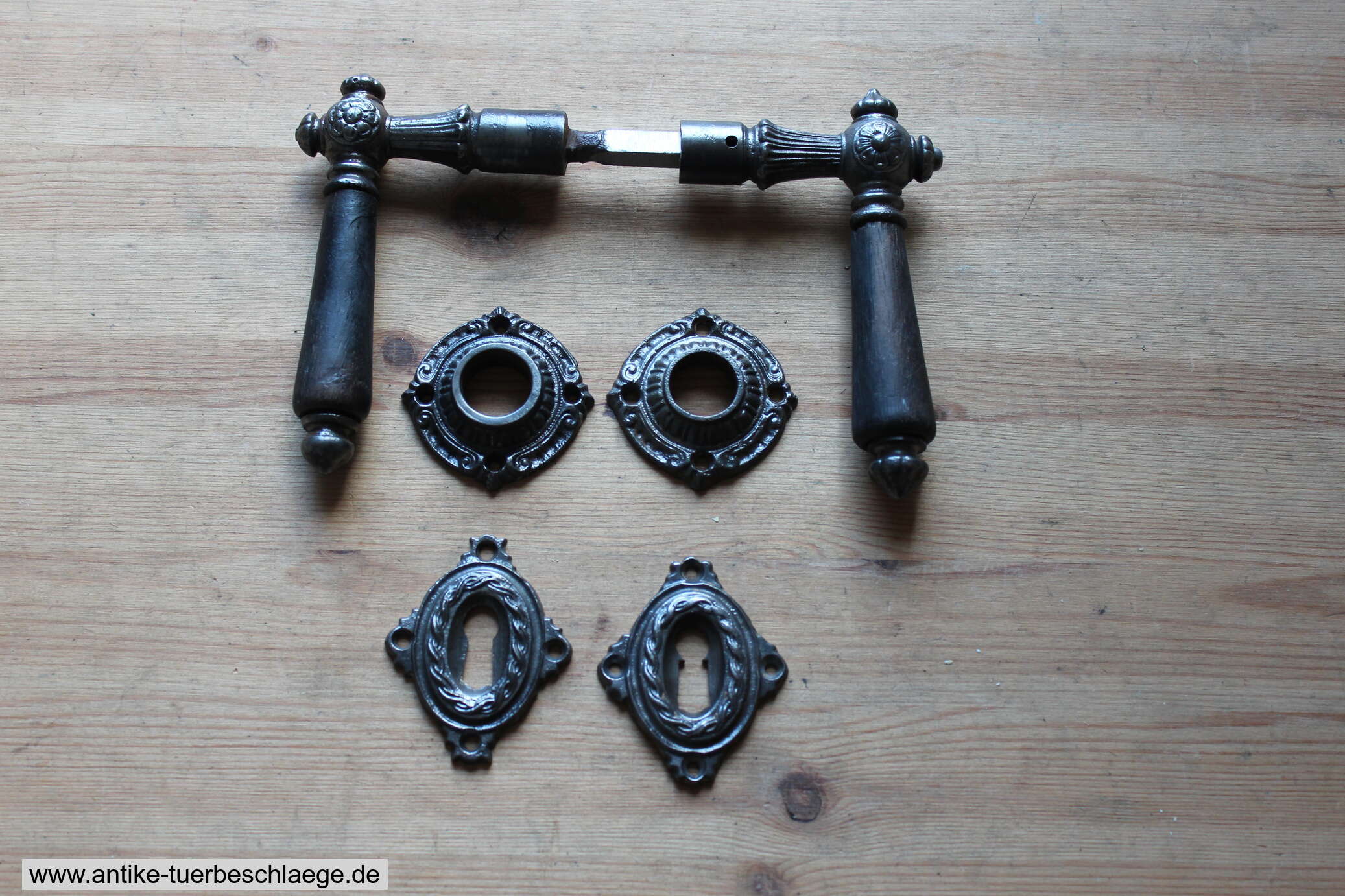 Türdrücker Gründerzeit Gusseisen Rosetten – Ansicht 1