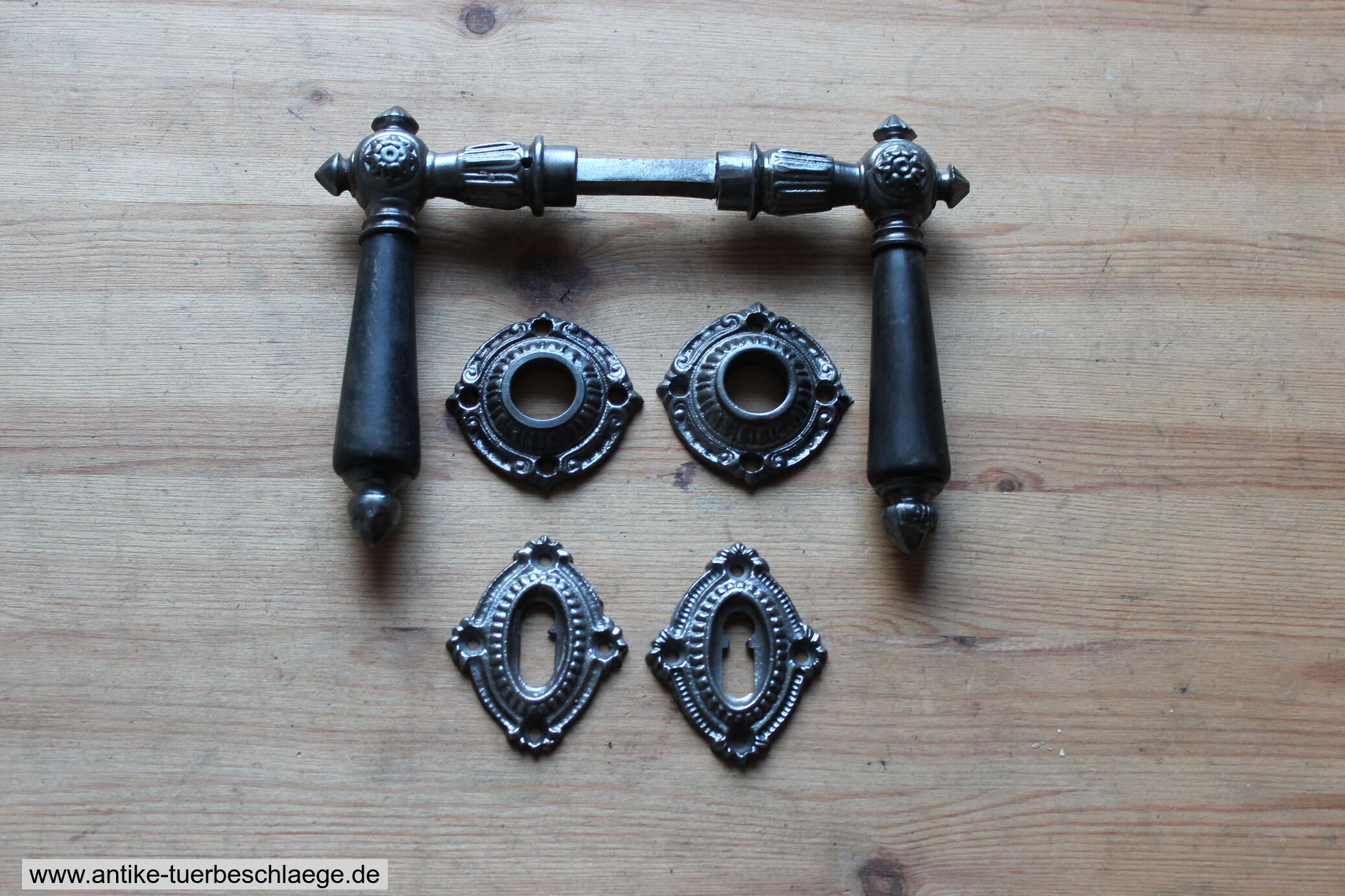 Türdrücker Gründerzeit Gusseisen Rosetten – Ansicht 1