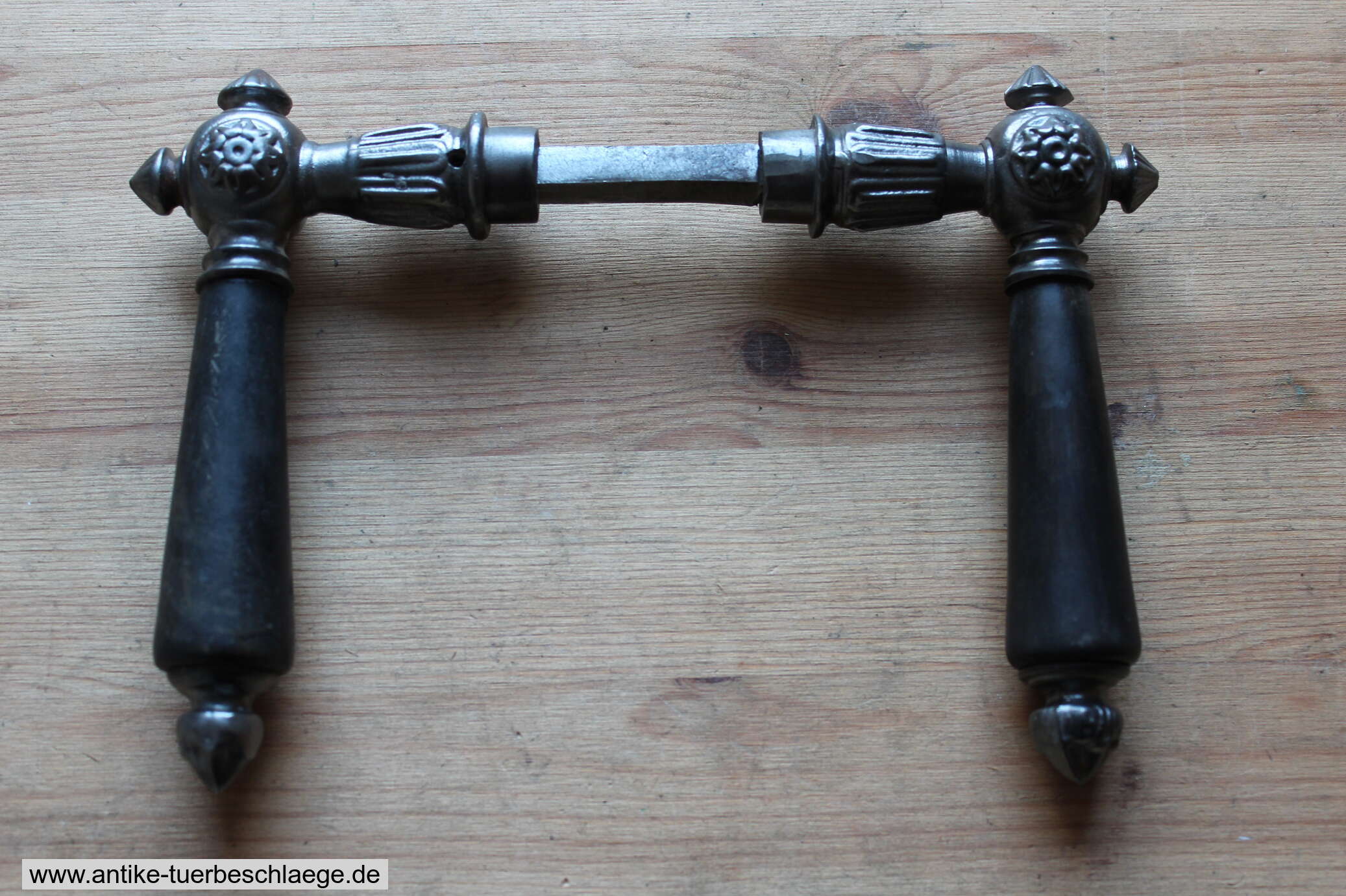 Türdrücker Gründerzeit Gusseisen Rosetten – Ansicht 4