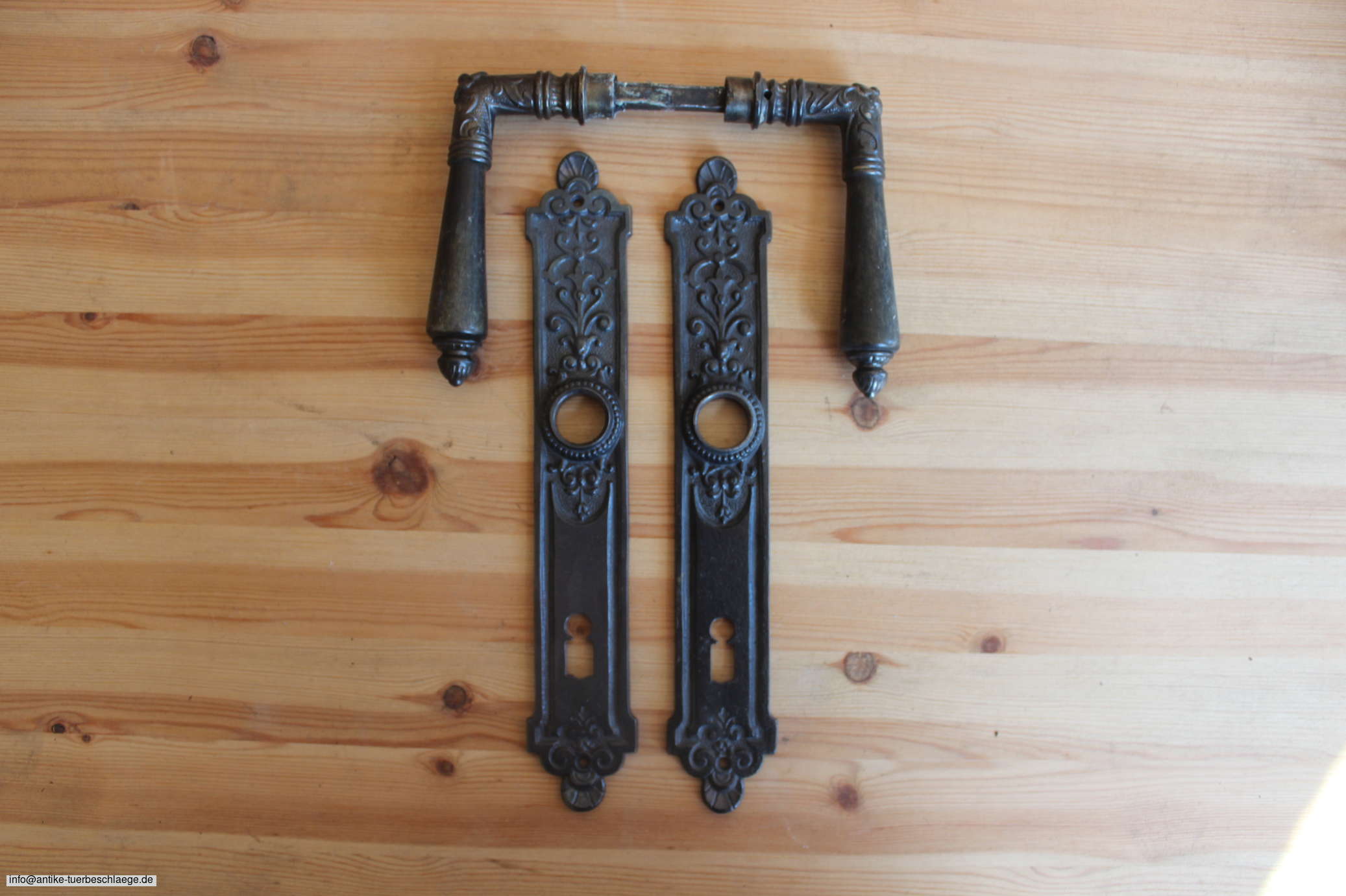 Original antiker Türgriff  Jugendstil  / Gründerzeit vermutlich ~1910 produziert. – Ansicht 1