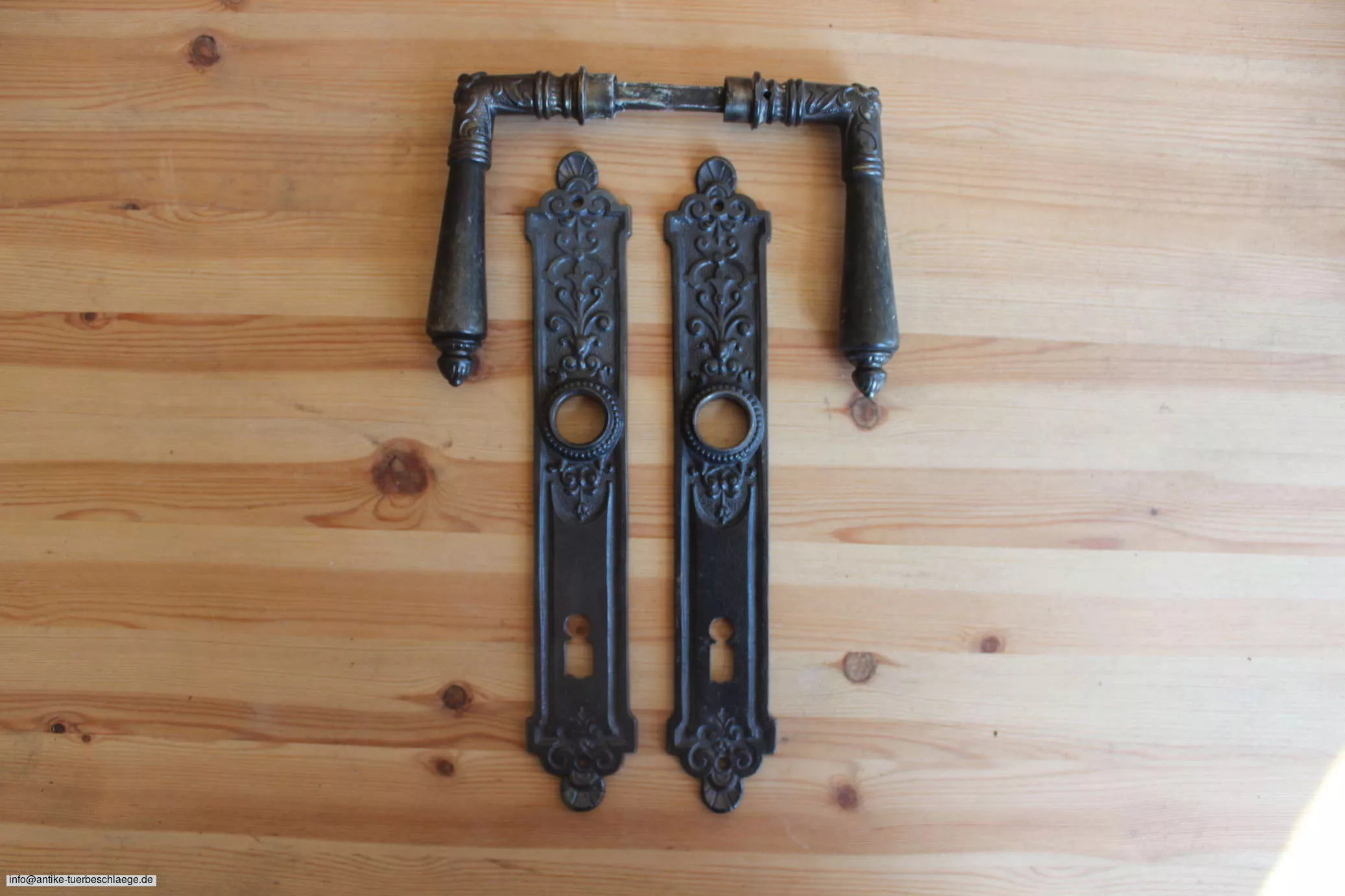Original antiker Türgriff  Jugendstil  / Gründerzeit vermutlich ~1910 produziert. – Ansicht 1
