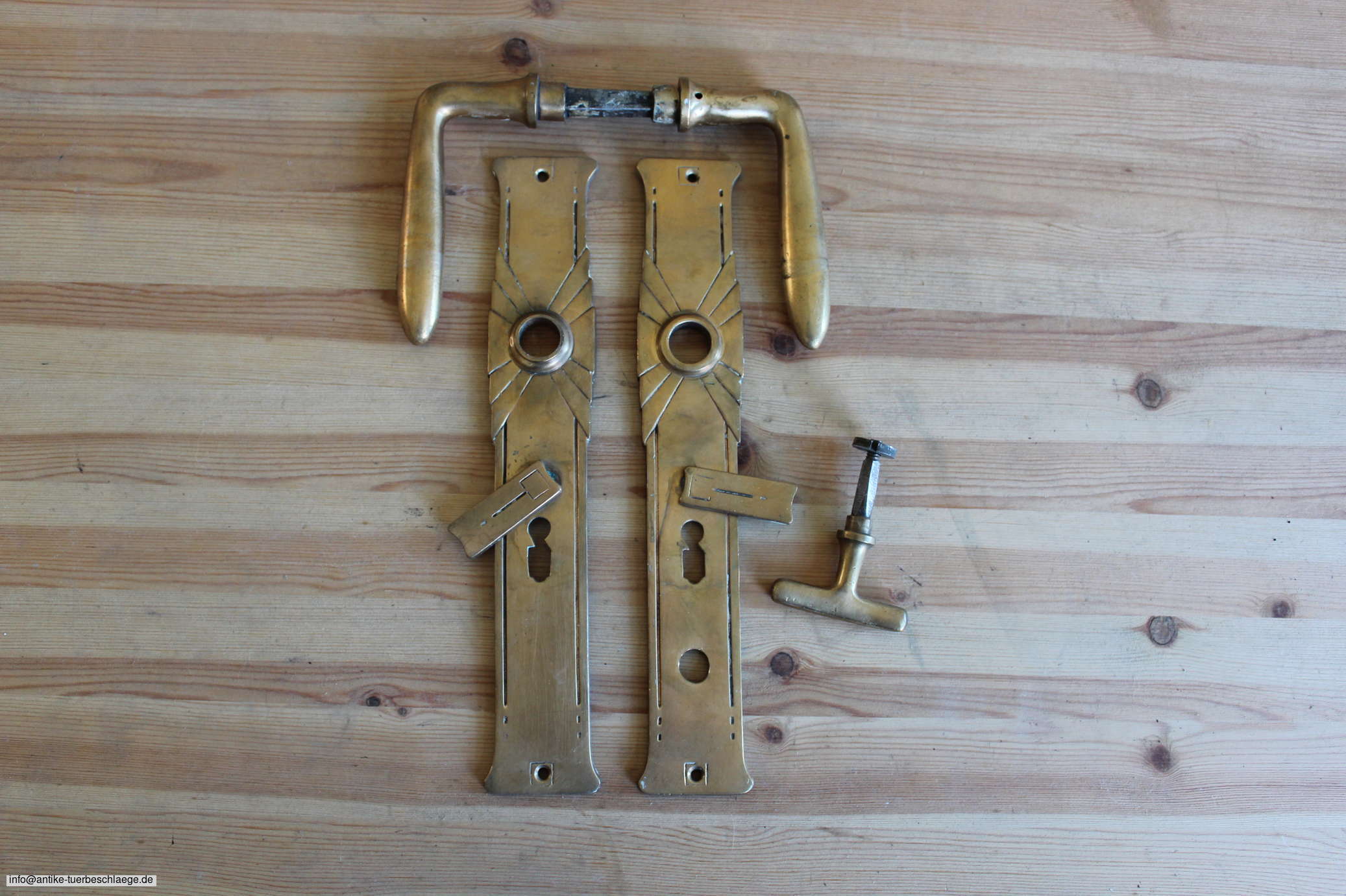 Historischer Türgriff Jugendstil Messing zum Verkauf.  (~1915) – Ansicht 1