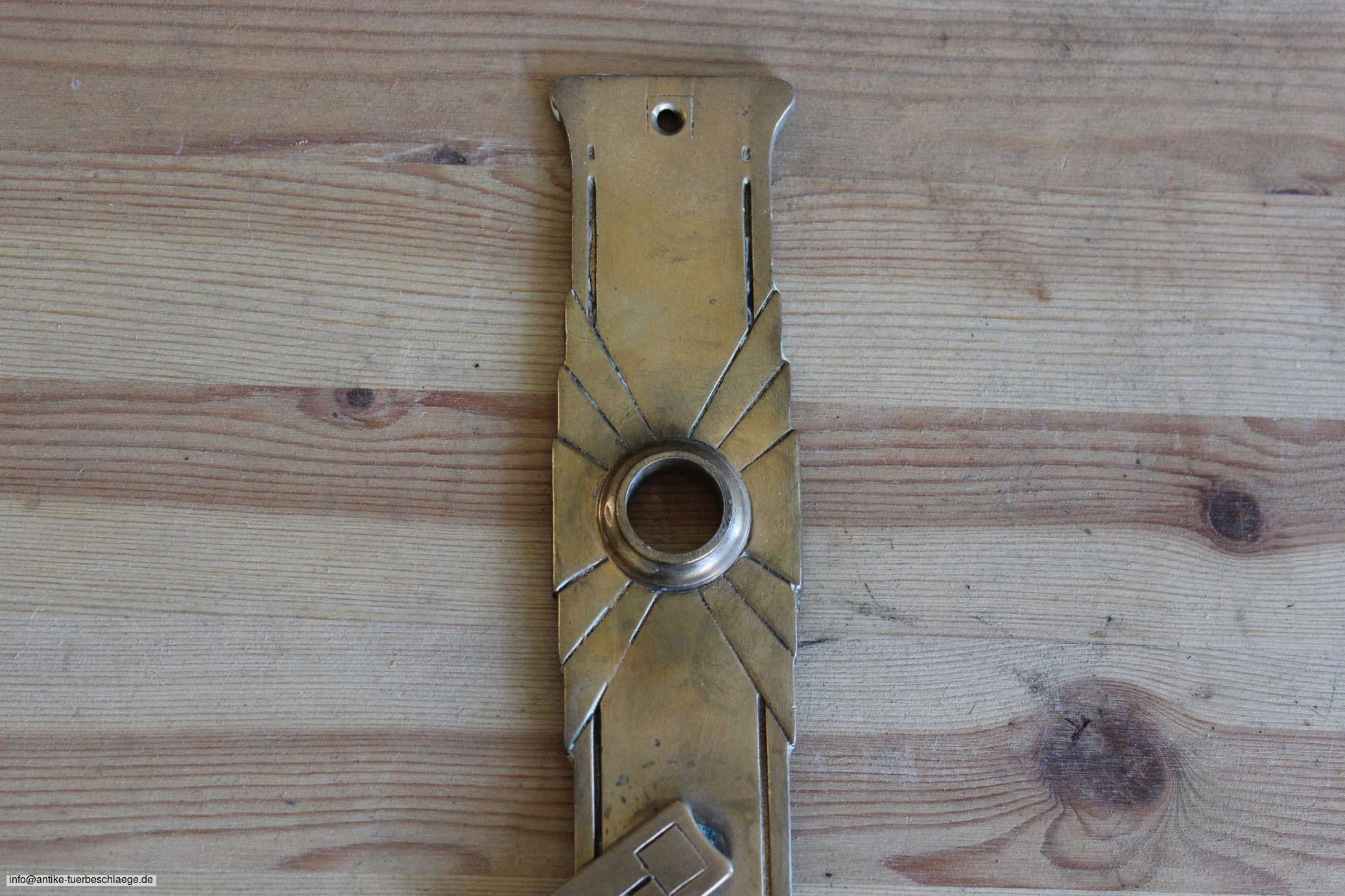 Historischer Türgriff Jugendstil Messing zum Verkauf.  (~1915) – Ansicht 2