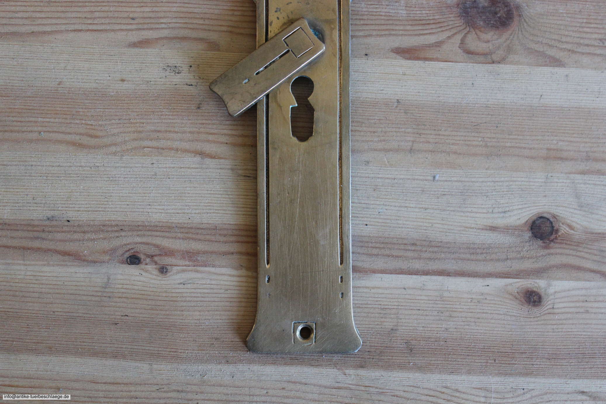 Historischer Türgriff Jugendstil Messing zum Verkauf.  (~1915) – Ansicht 3