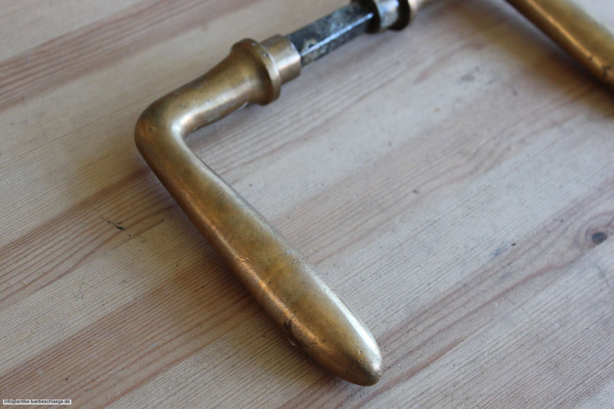 Historischer Türgriff Jugendstil Messing zum Verkauf.  (~1915) – Ansicht 5