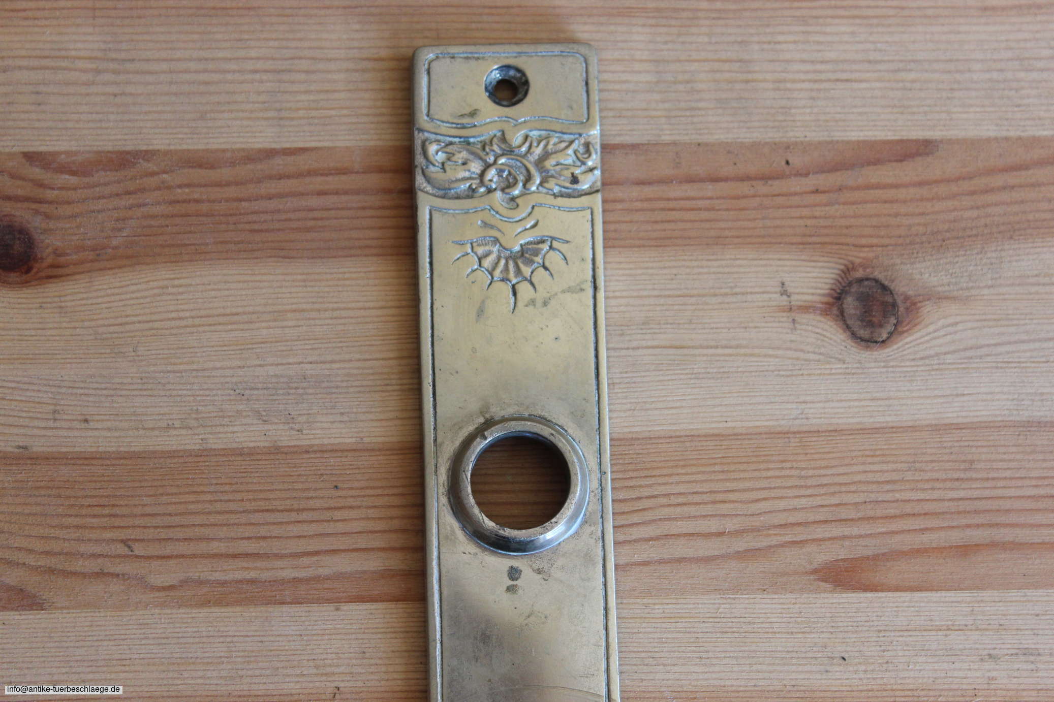 Sehr seltener antiker Türgriff aus Aluguss original Jugendstil (~1915) – Ansicht 2