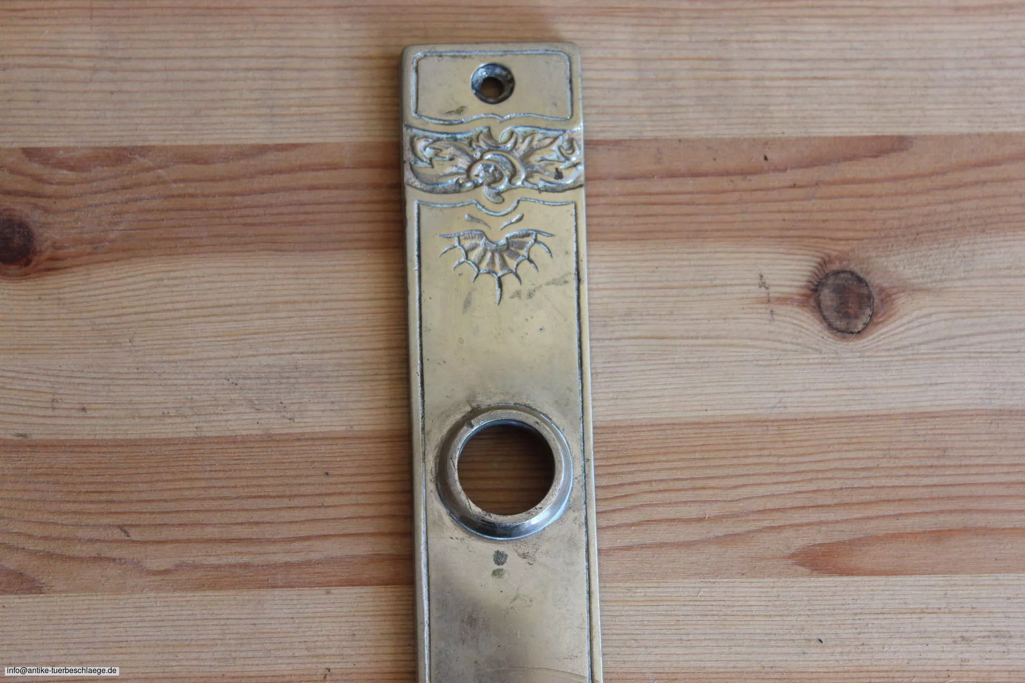Sehr seltener antiker Türgriff aus Aluguss original Jugendstil (~1915) – Ansicht 2