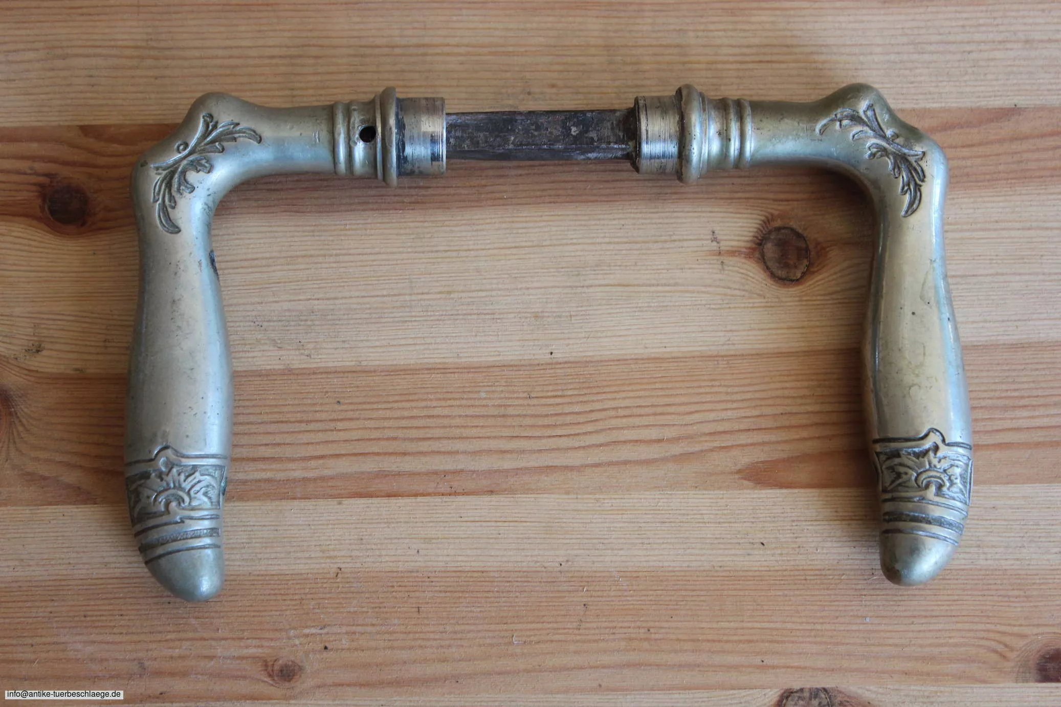 Sehr seltener antiker Türgriff aus Aluguss original Jugendstil (~1915) – Ansicht 4