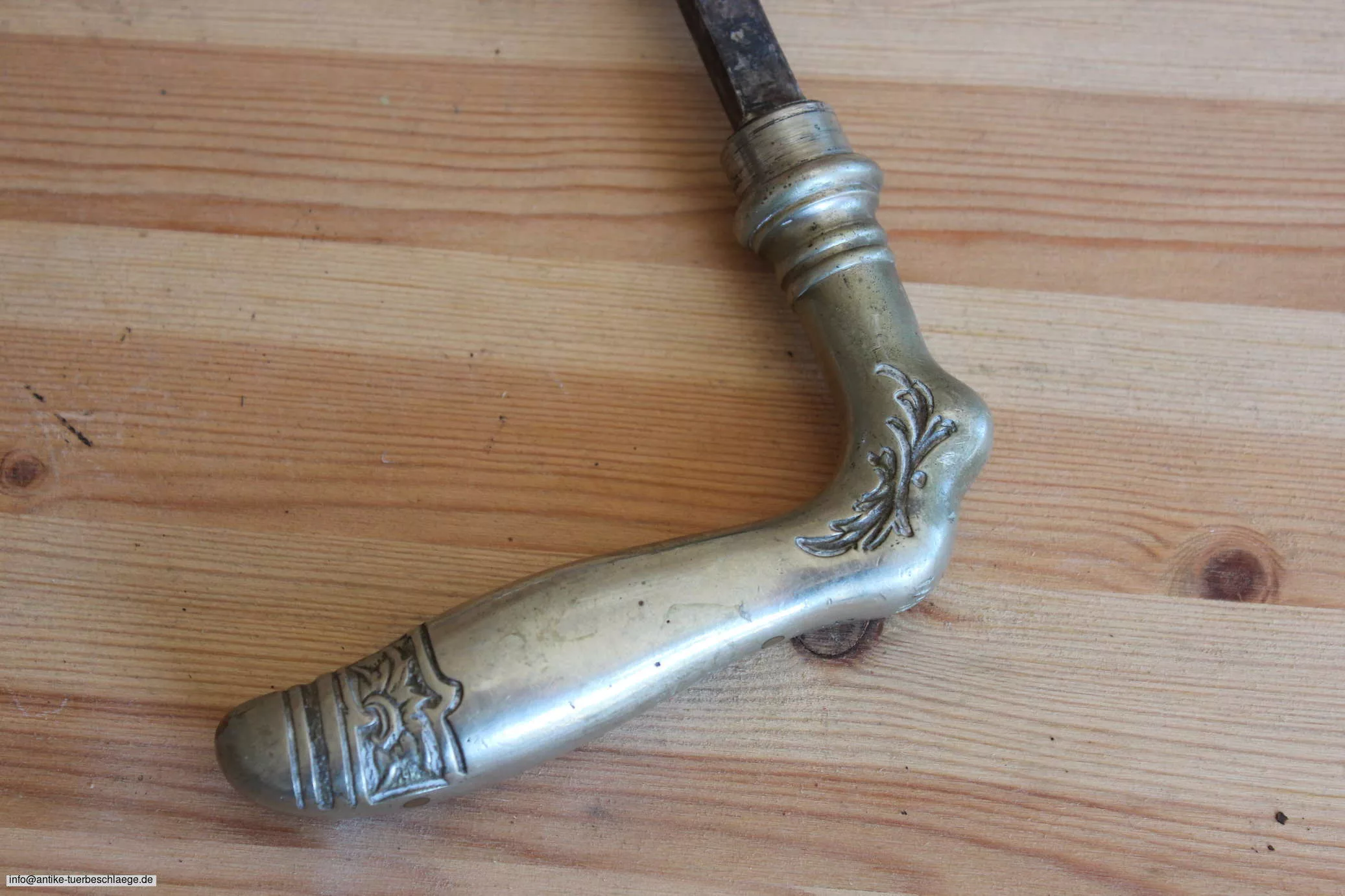 Sehr seltener antiker Türgriff aus Aluguss original Jugendstil (~1915) – Ansicht 5
