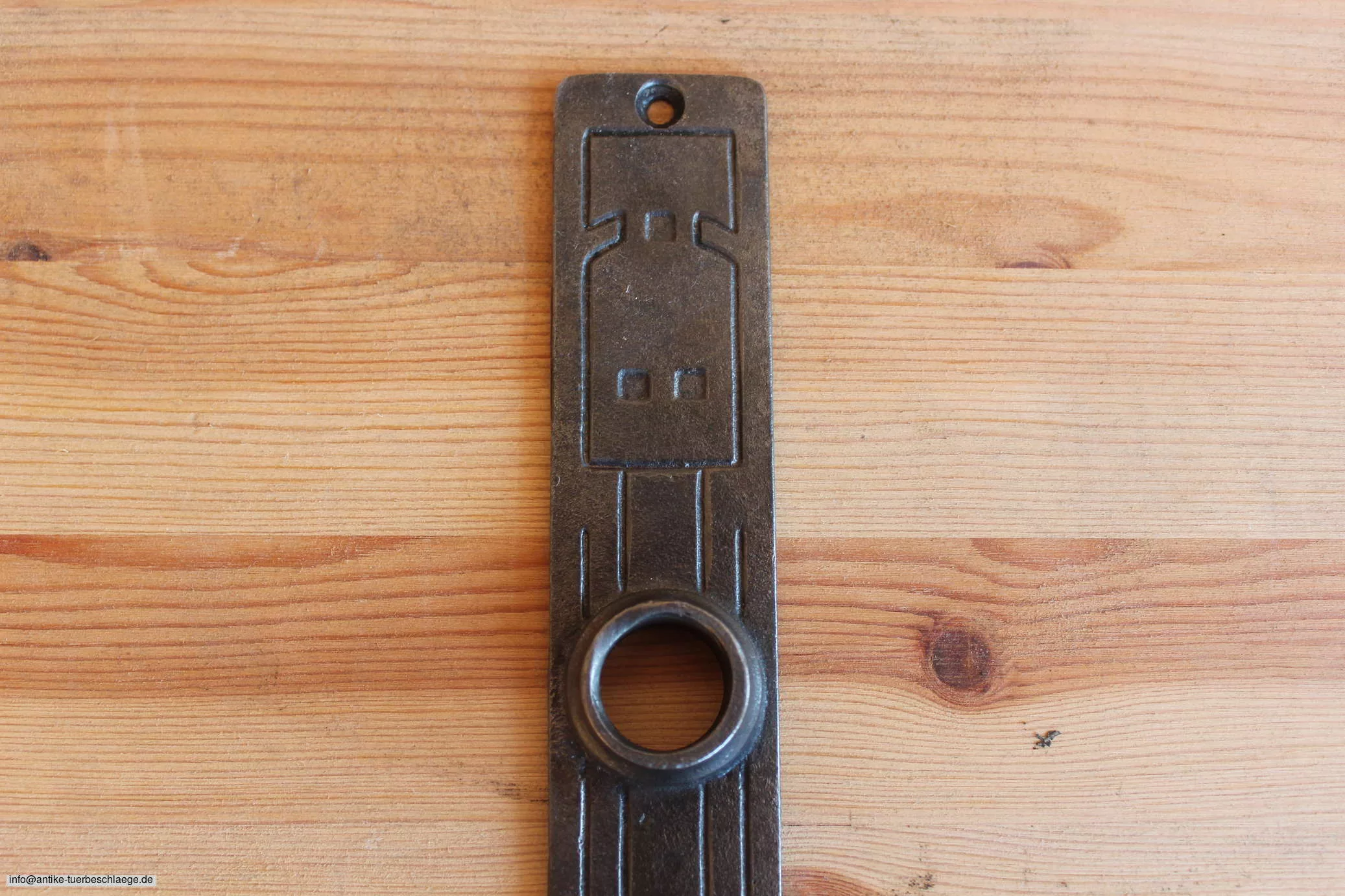 Antiker Türgriff geometrischer Jugendstil (~1915) aus Gusseisen – Ansicht 2