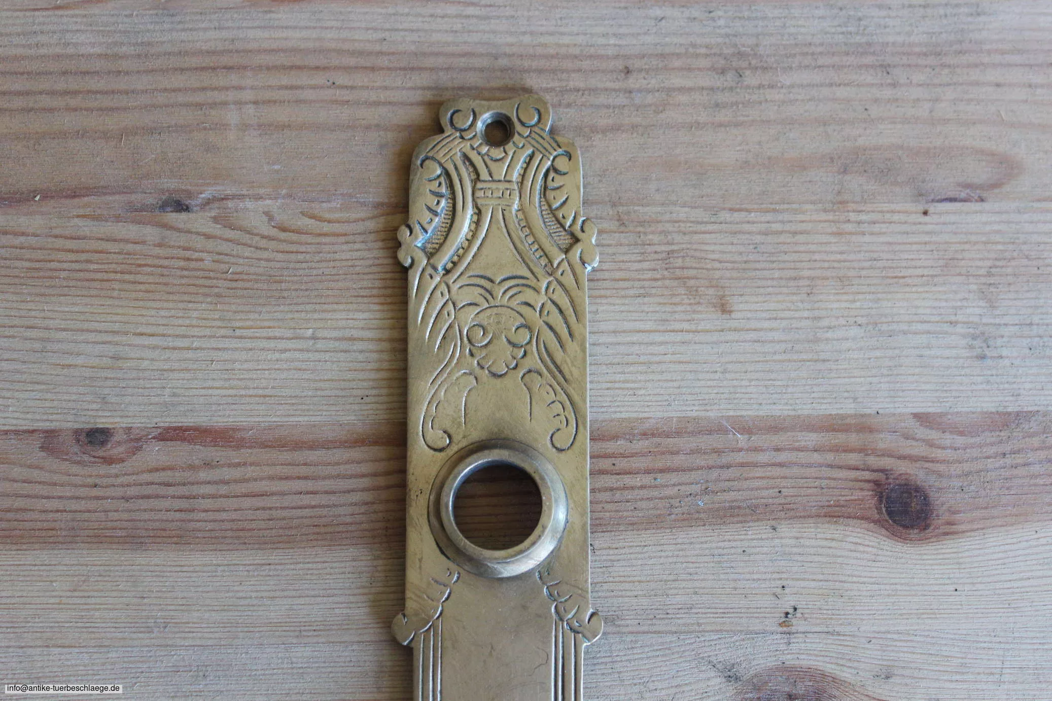 Antiker Türbeschlag, Türgriff floraler Jugendstil  (~1900) – Ansicht 2