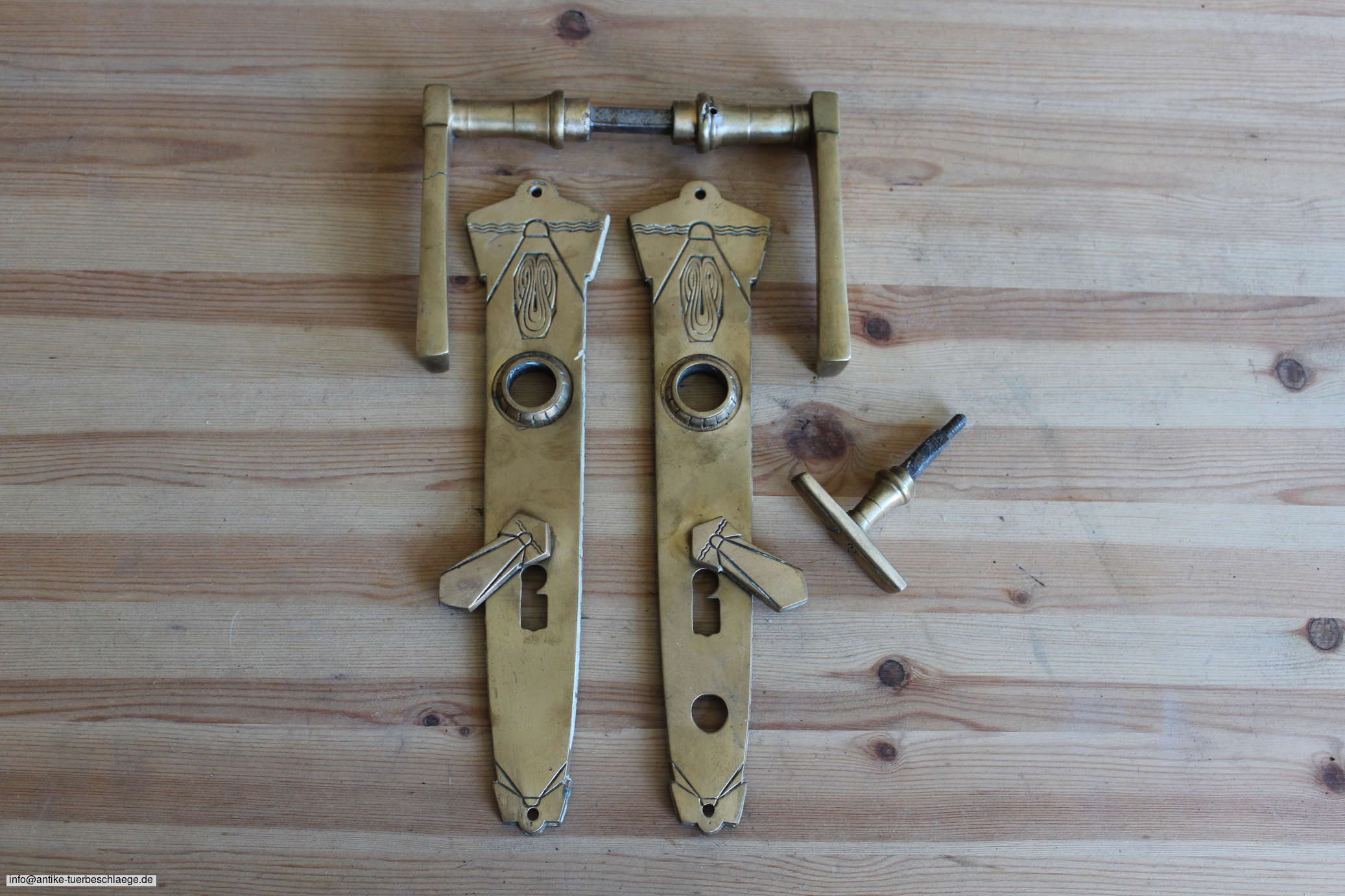 Historische Drückergarnituren , historische Türklinke geometrischer Jugendstil  (~1920) – Ansicht 1