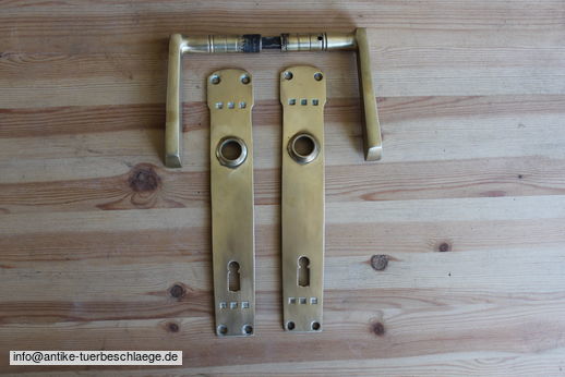 Antike Türbeschläge, antike Türklinke geometrischer Jugendstil  (~1910 Würfelmuster)