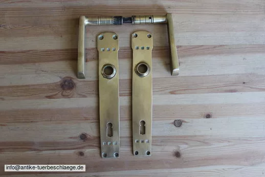 Antike Türbeschläge, antike Türklinke geometrischer Jugendstil  (~1910 Würfelmuster)