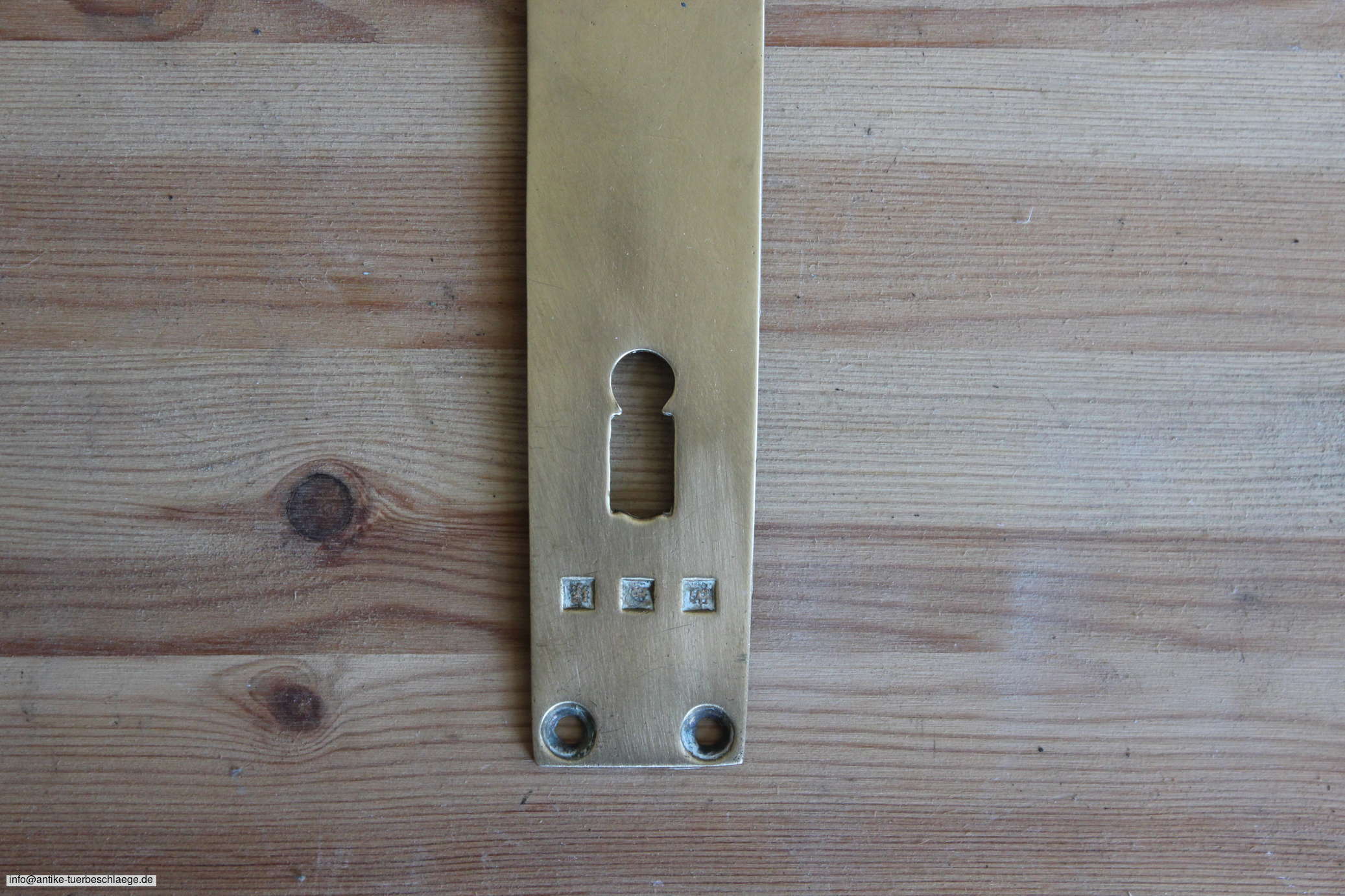 Antike Türbeschläge, antike Türklinke geometrischer Jugendstil  (~1910 Würfelmuster) – Ansicht 3