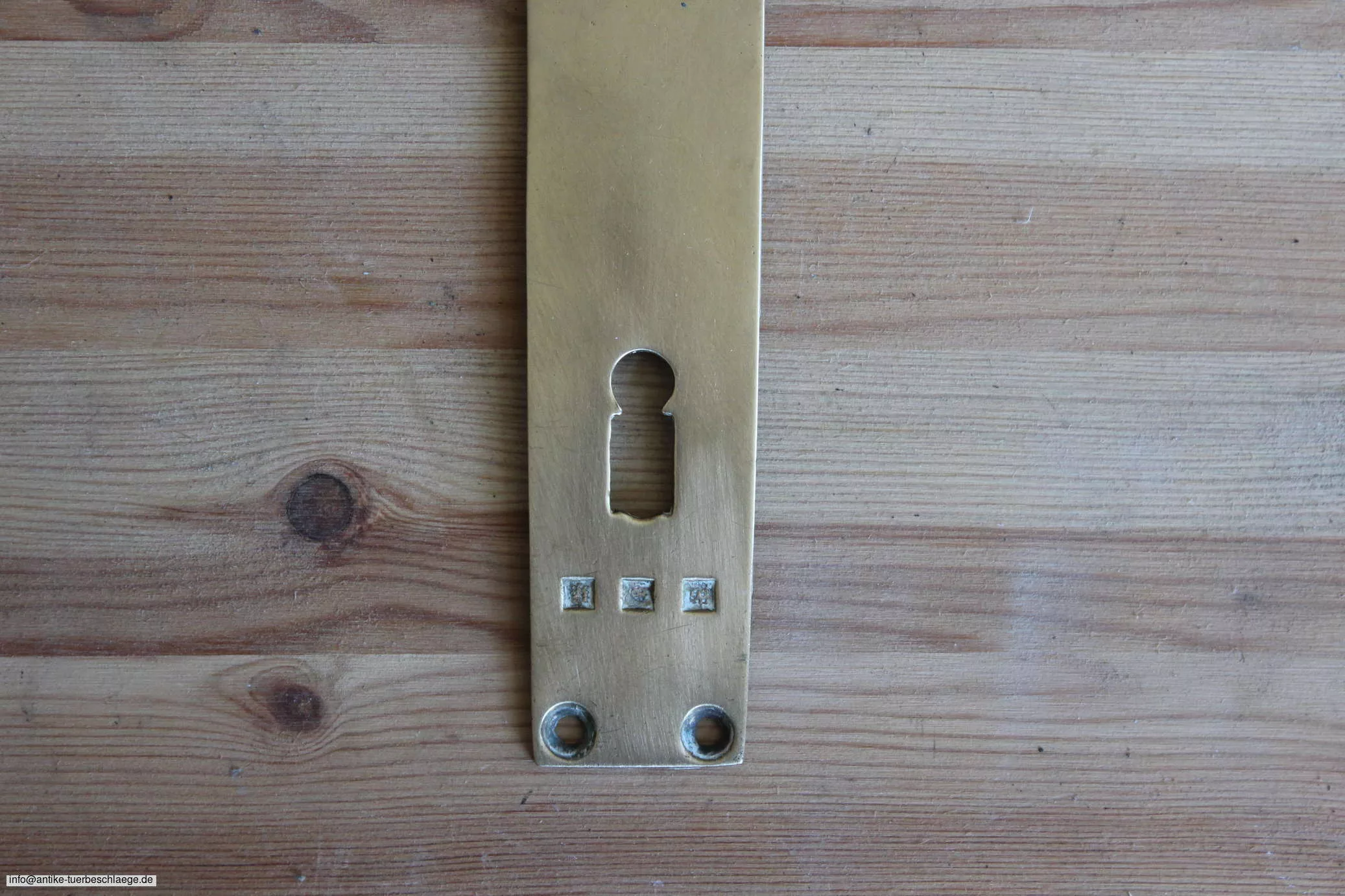 Antike Türbeschläge, antike Türklinke geometrischer Jugendstil  (~1910 Würfelmuster) – Ansicht 3