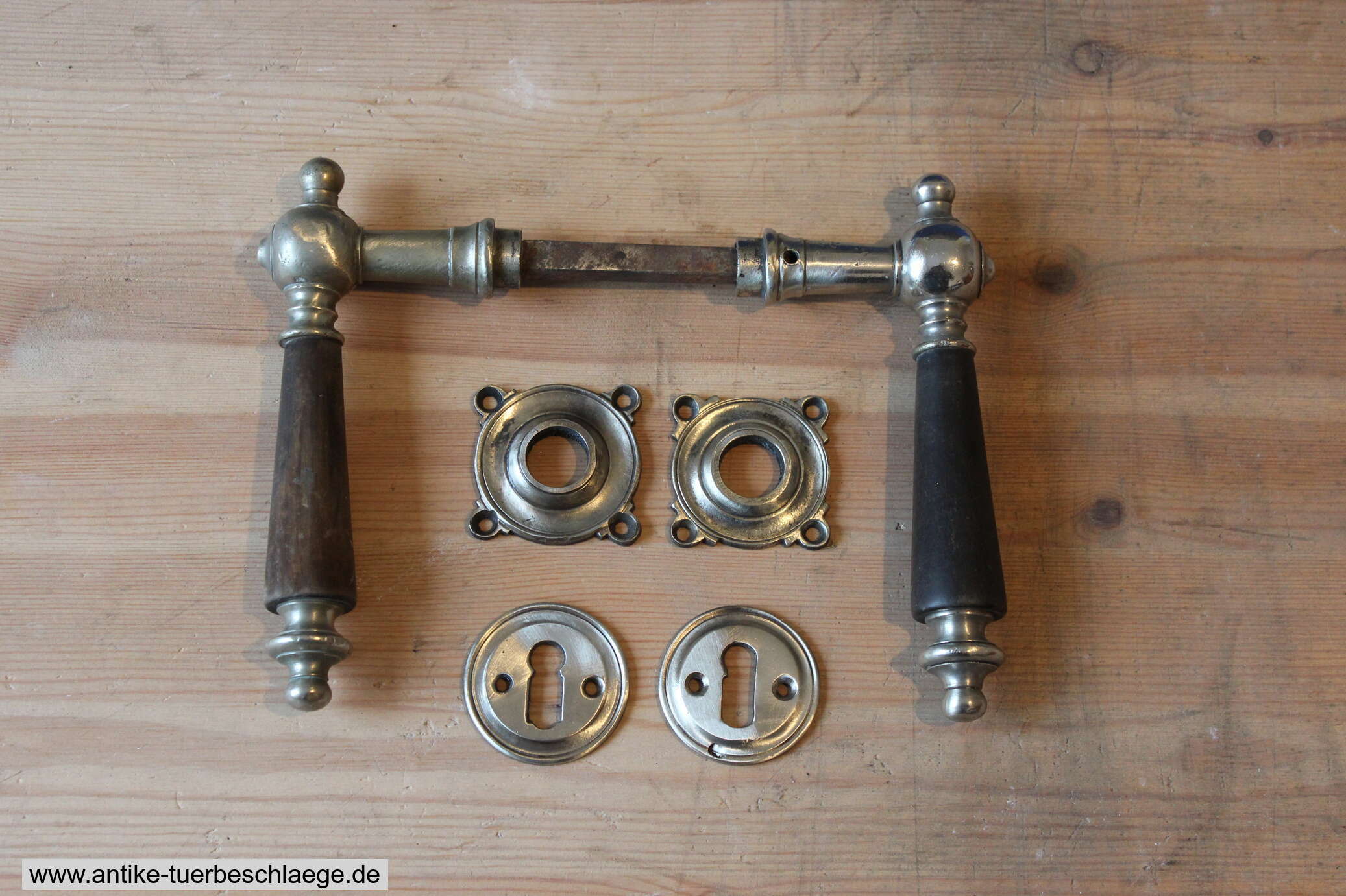 Antike Türklinke Jugendstil schlicht (Rosetten) vernickelt #1 – Ansicht 1