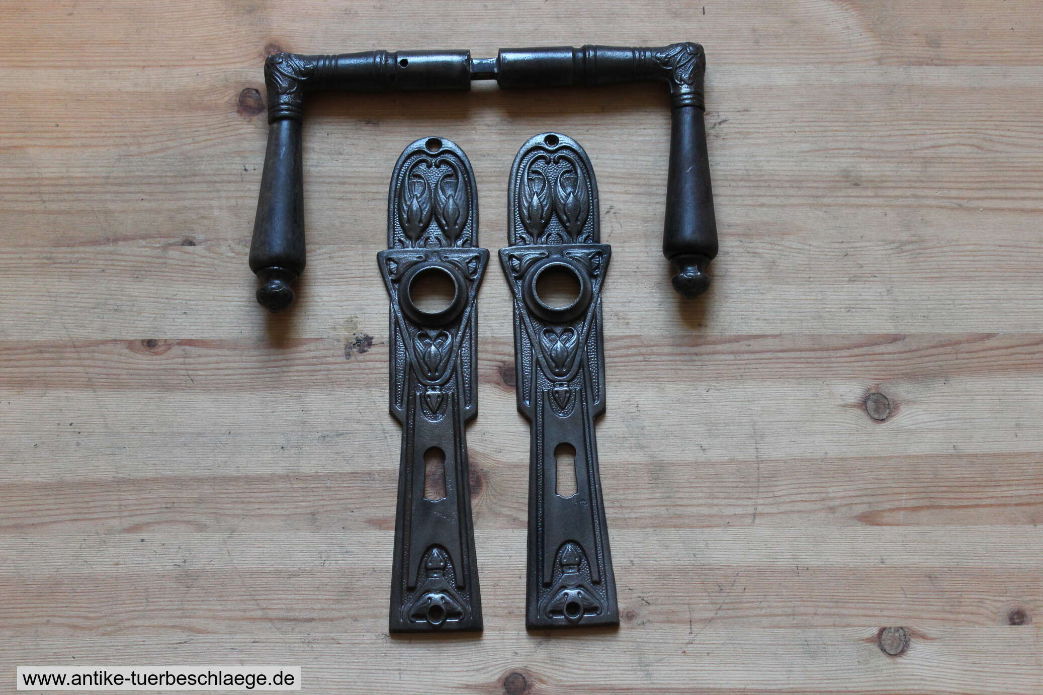 Florales Jugednstilmuster, antike Türdrückergarnitur Jugendstil ca. 1910 – Ansicht 1