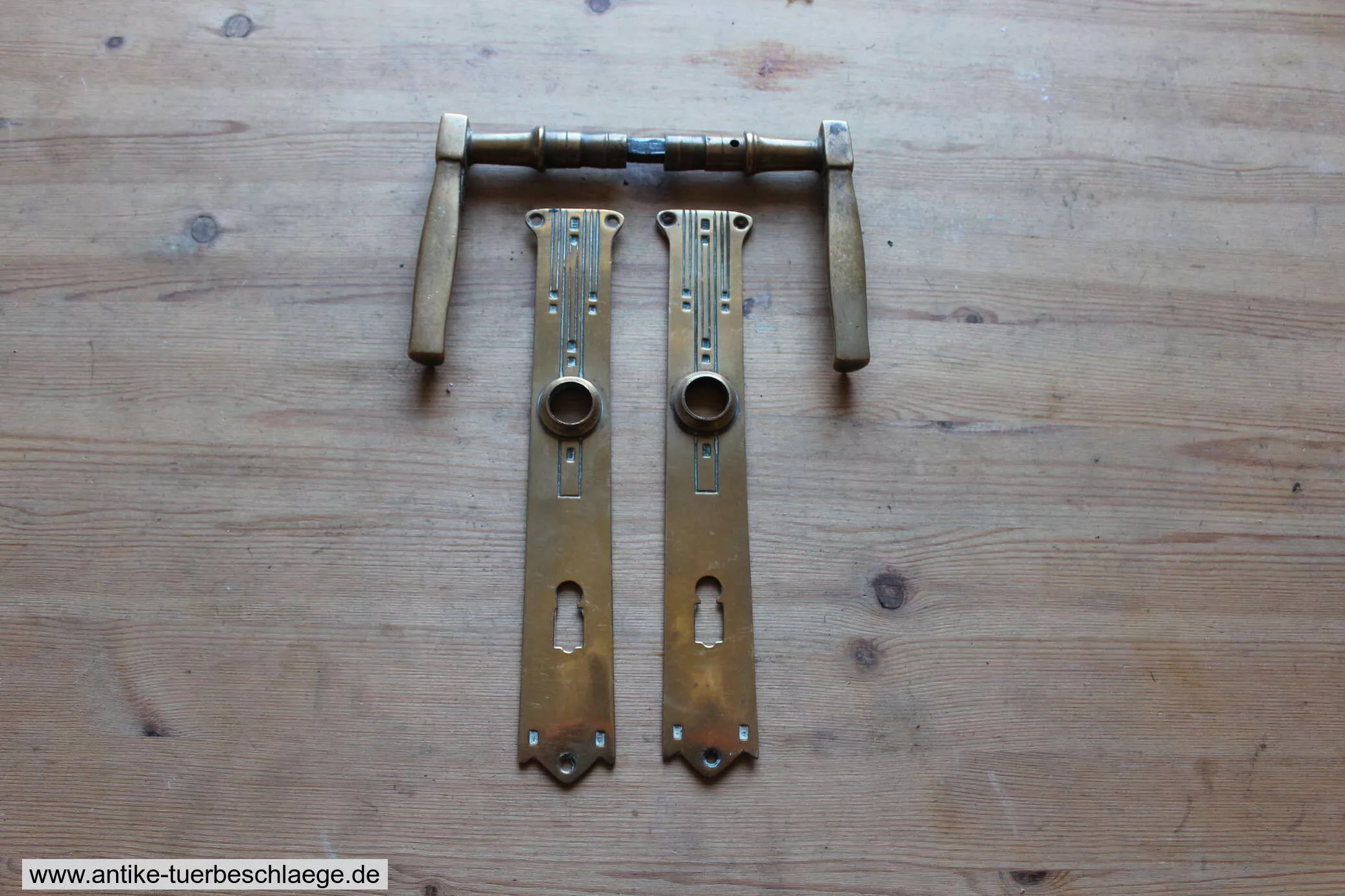 Geometrischer Jugendstil Türdrücker 1915 – Ansicht 1