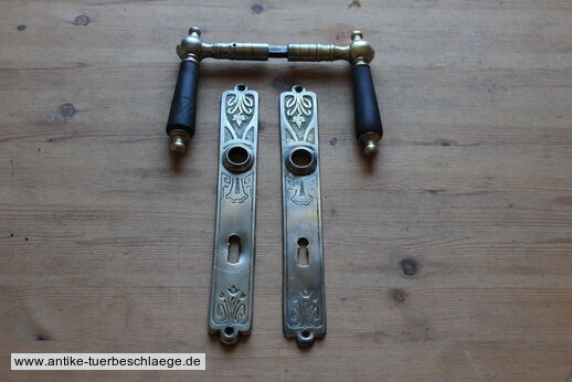 Floraler Jugendstil Türdrückergarnitur 1915