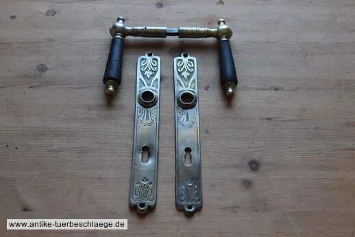 Floraler Jugendstil Türdrückergarnitur 1915