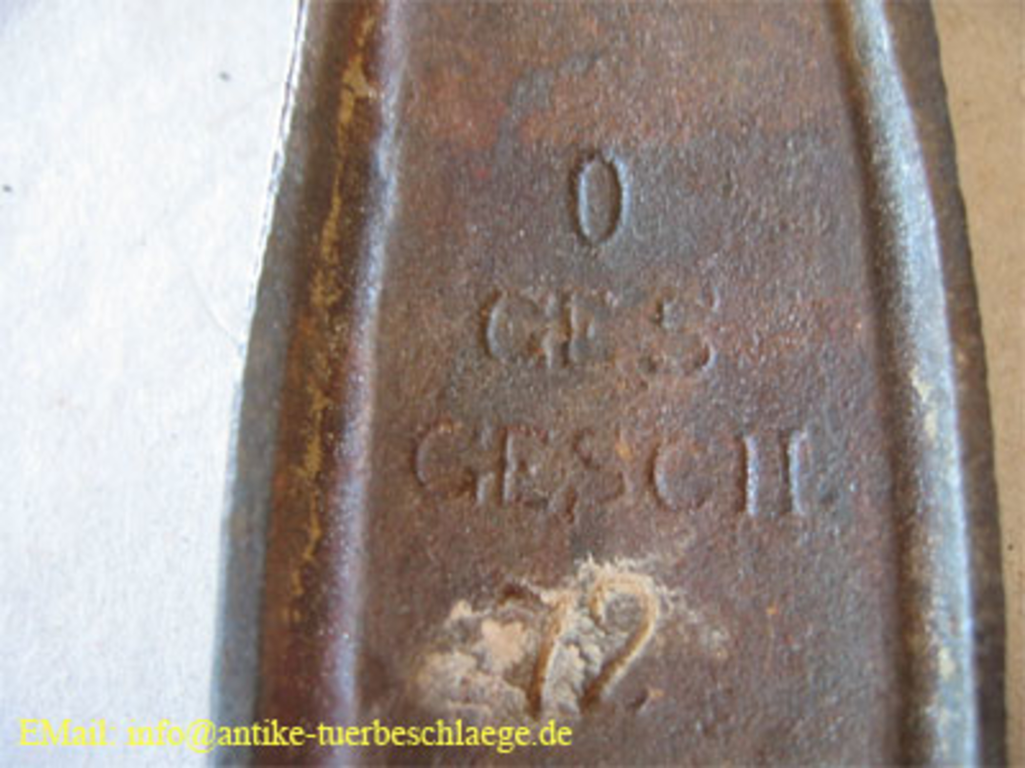 Antiker Türgriff mit floralem Blumenmuster aus dem Jugendstil – Ansicht 4