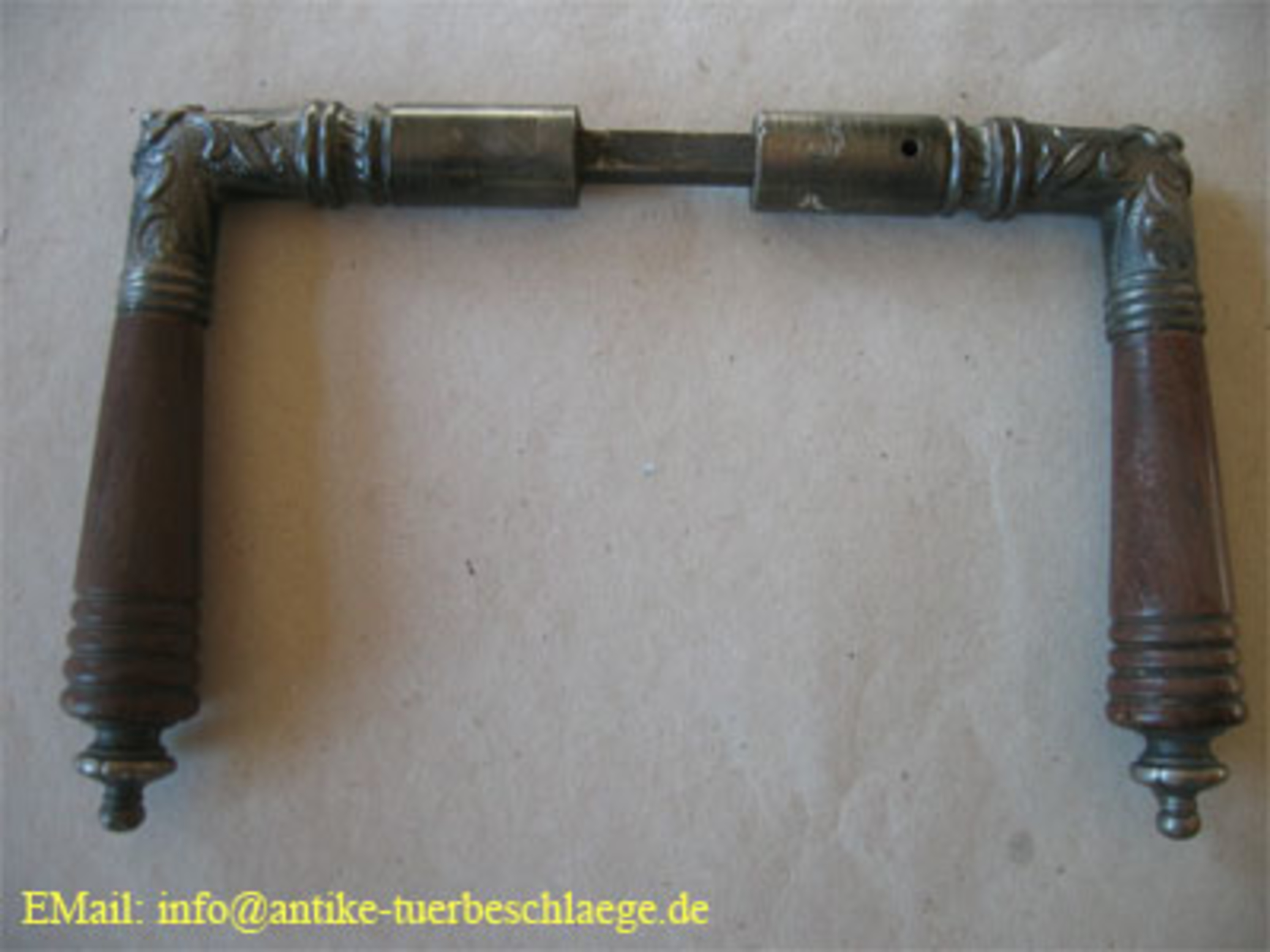 Antiker Türgriff mit floralem Blumenmuster aus dem Jugendstil – Ansicht 5