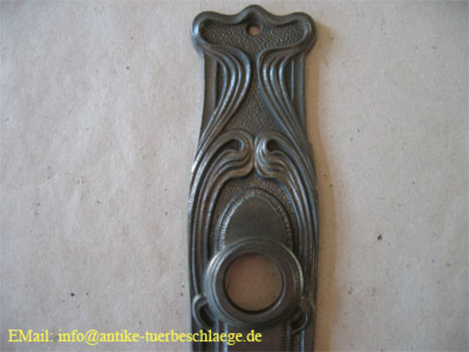 Jugendstil Türbeschlag, schlicht aus Gusseisen (um 1910)