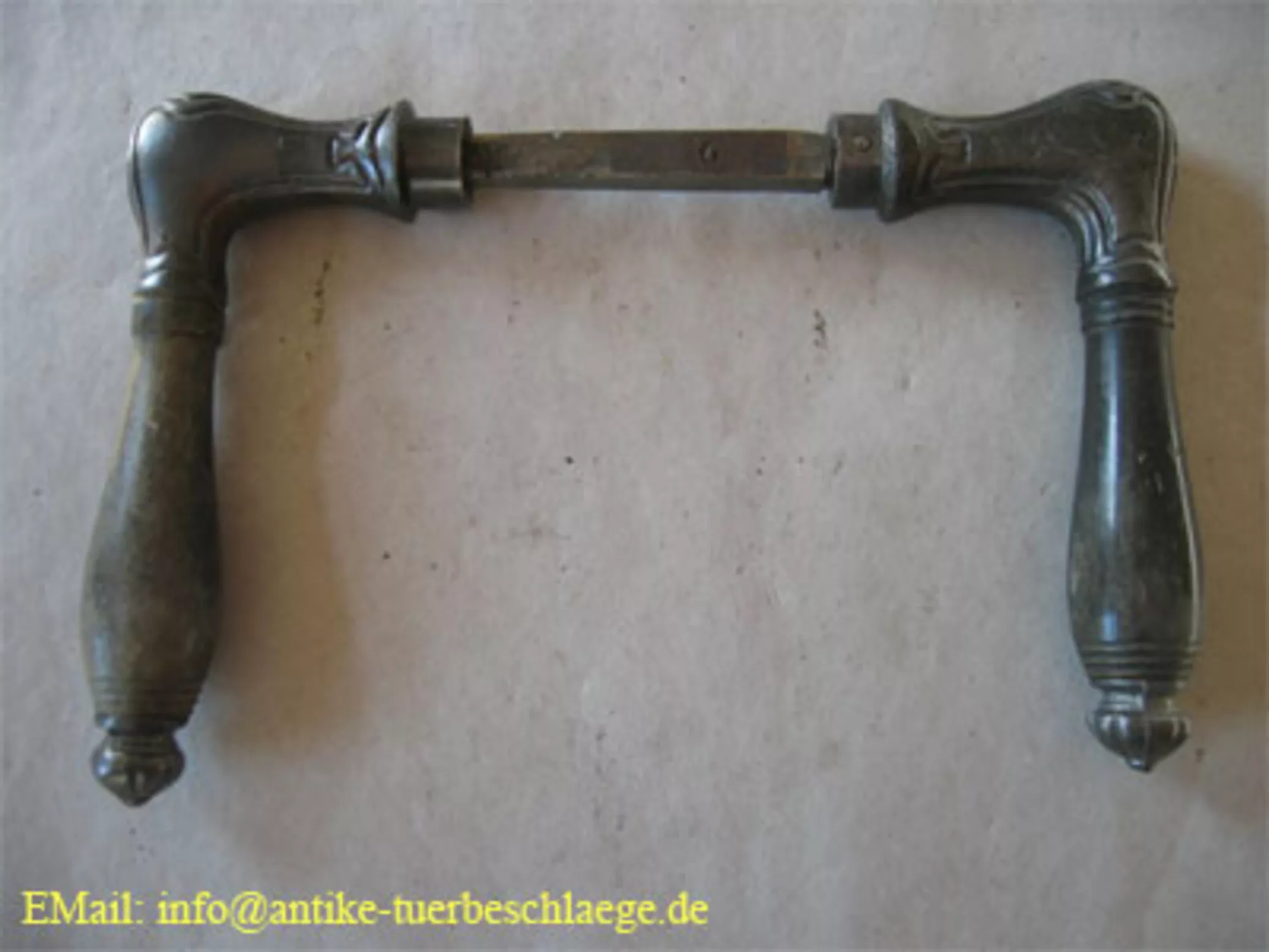 Jugendstil Türbeschlag, schlicht aus Gusseisen (um 1910) – Ansicht 5