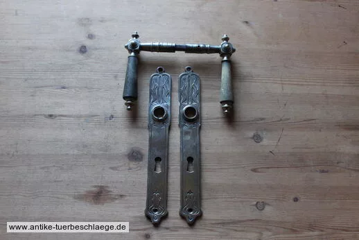 Antike Jugendstilgarnitur ca. 1920 – Messing vernickelt, 7,2 cm