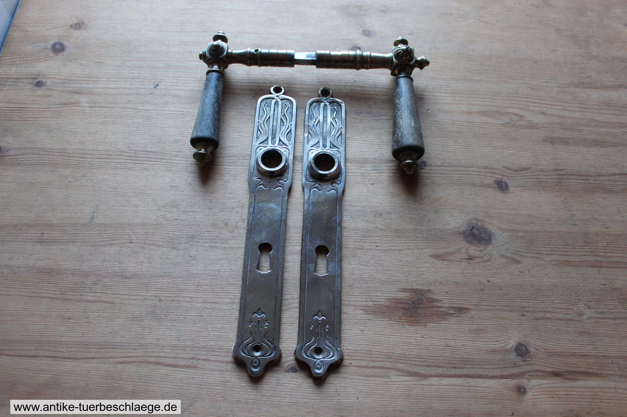 Antike Jugendstilgarnitur ca. 1920 – Messing vernickelt, 7,2 cm (DIN) – Ansicht 1