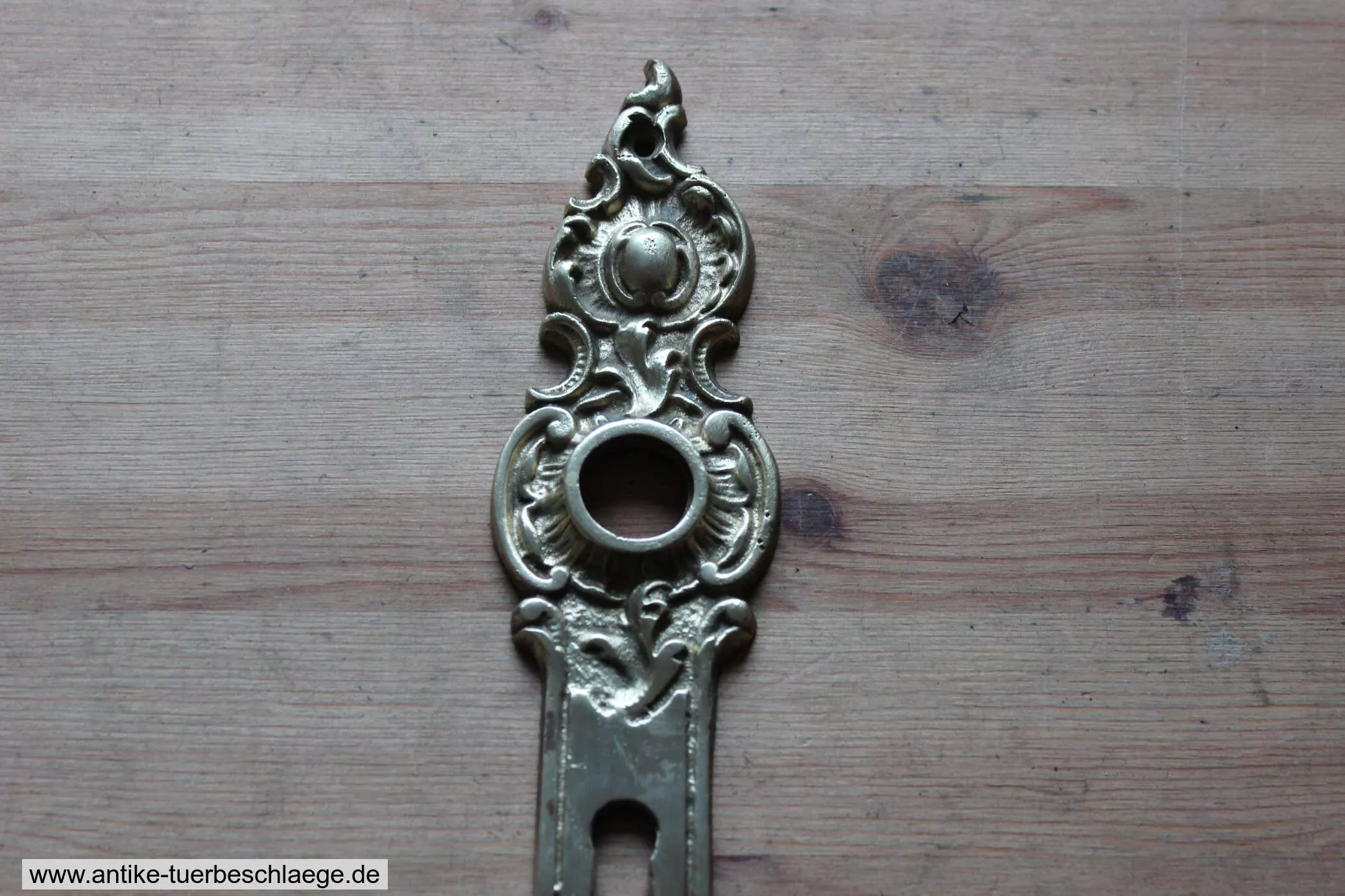 Antiker Türdrücker Jugendstil 1920 – Messing, 6,5 cm – Ansicht 2